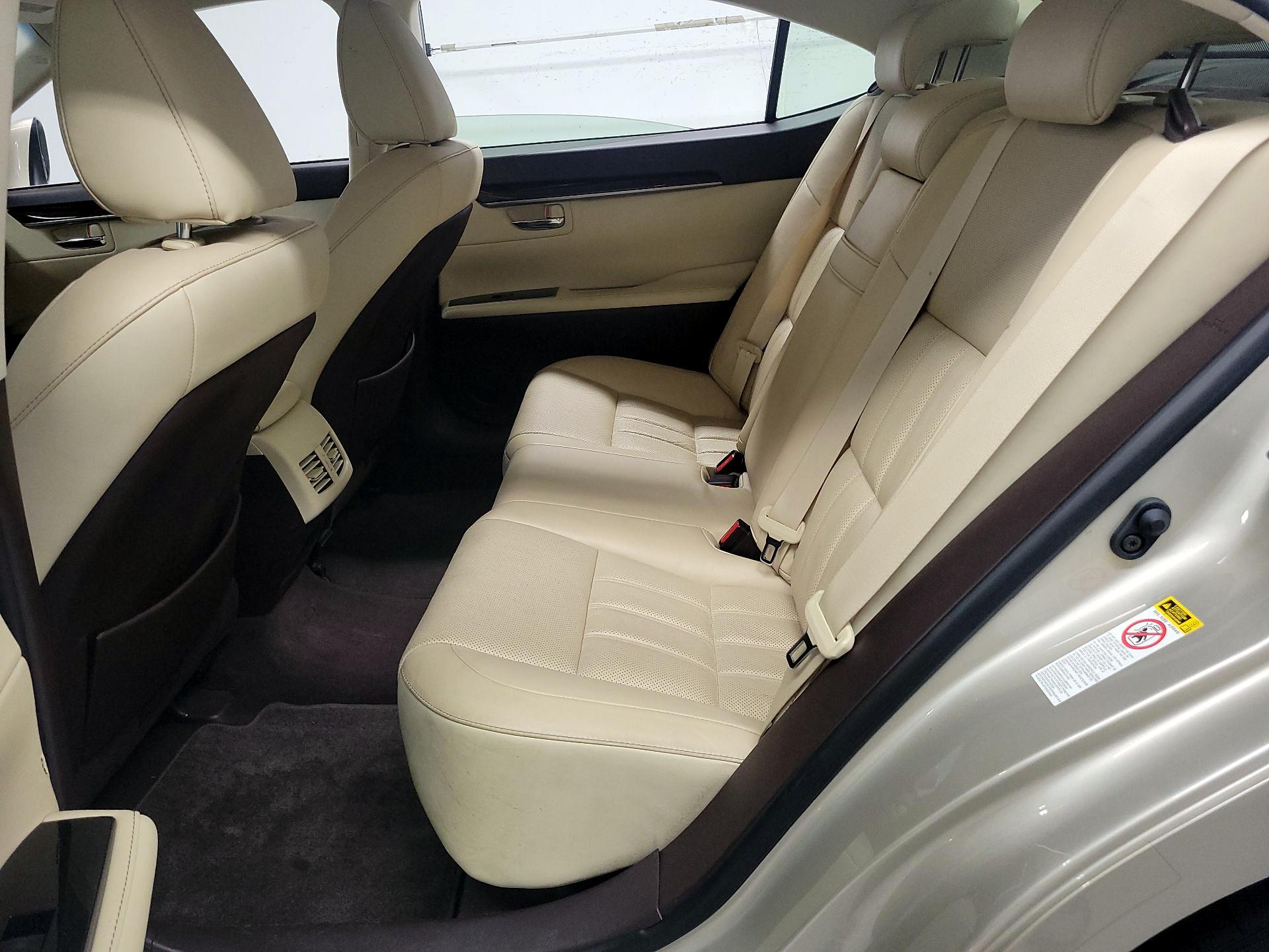 Thumbnail: 2016 Lexus ES - 17
