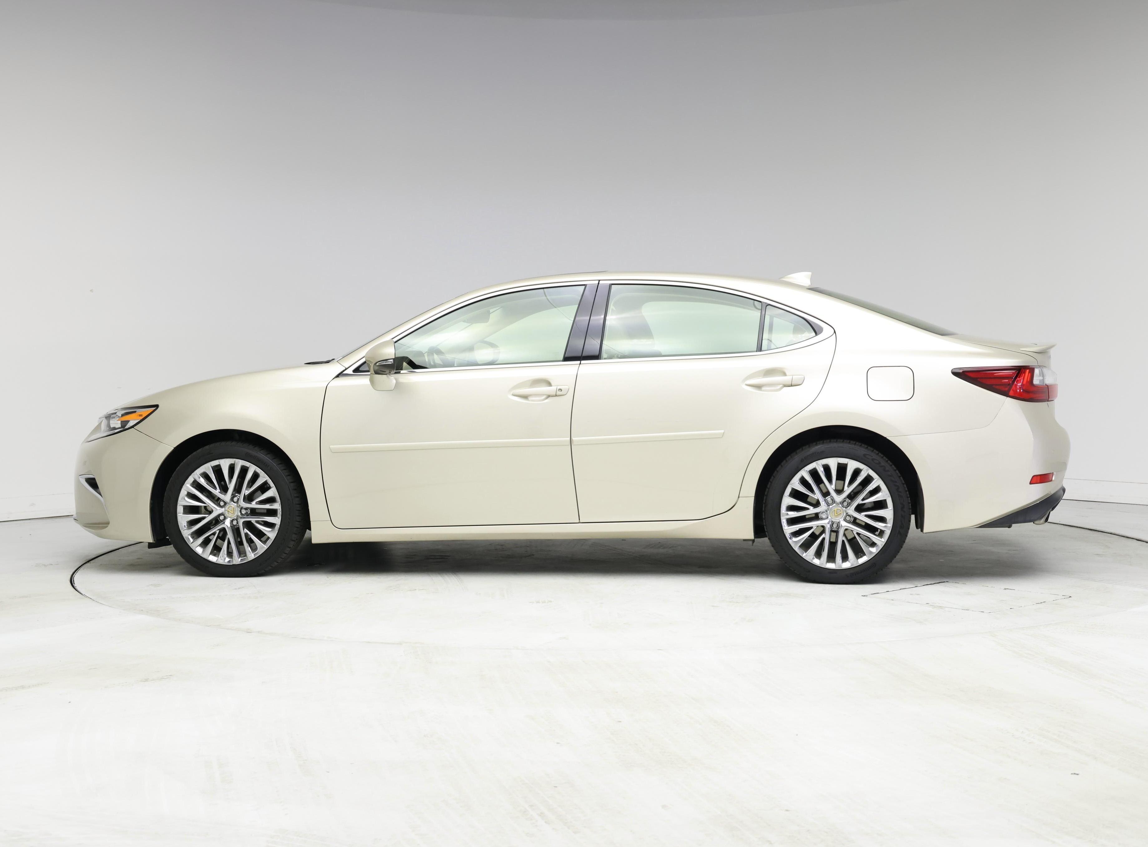 Thumbnail: 2016 Lexus ES - 3