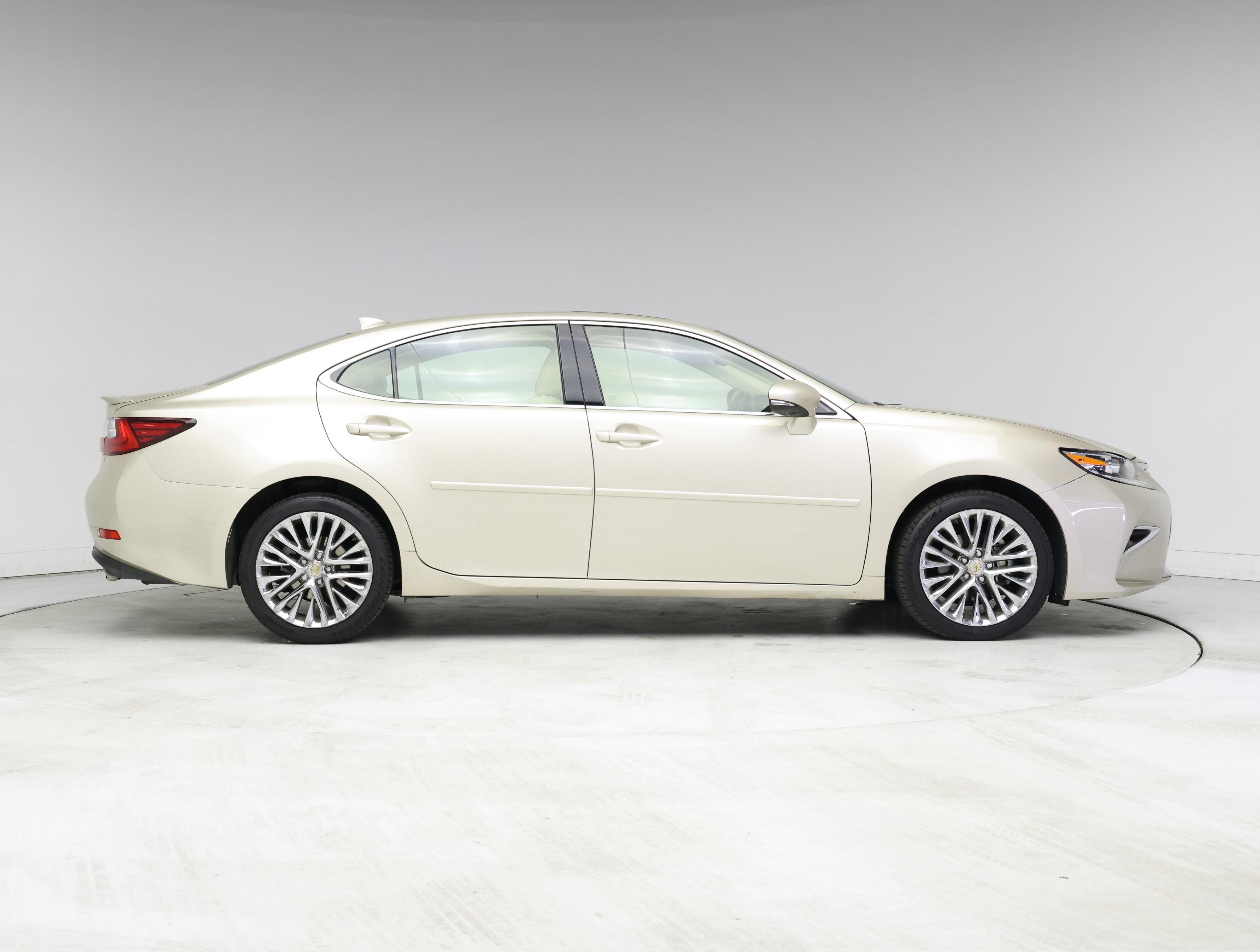 Thumbnail: 2016 Lexus ES - 7