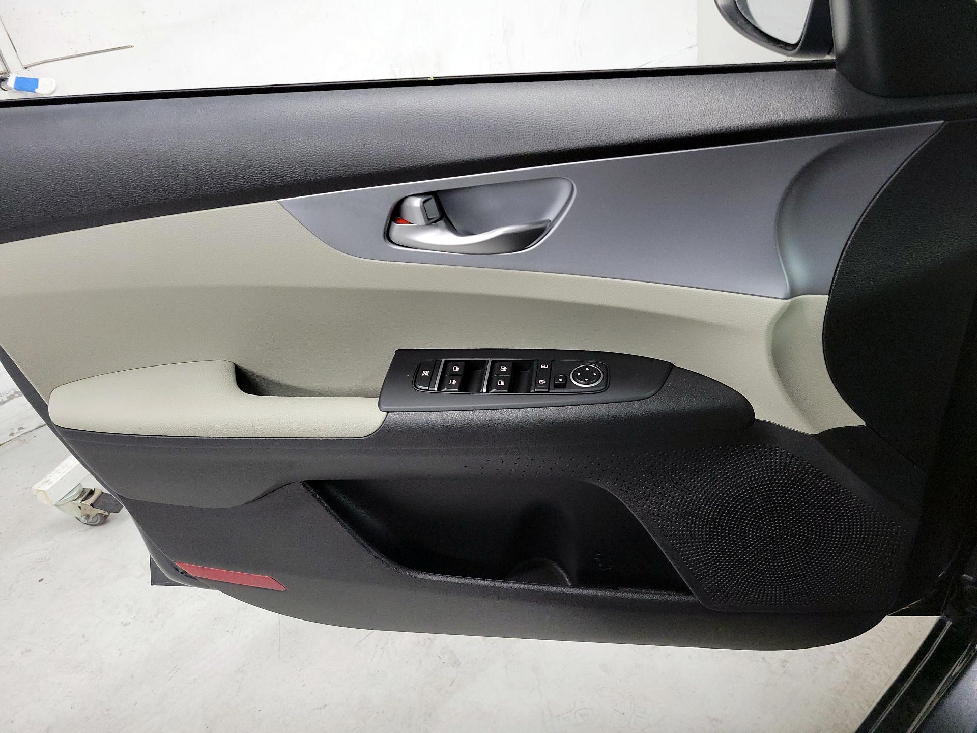 Thumbnail: 2023 Kia Forte - 12