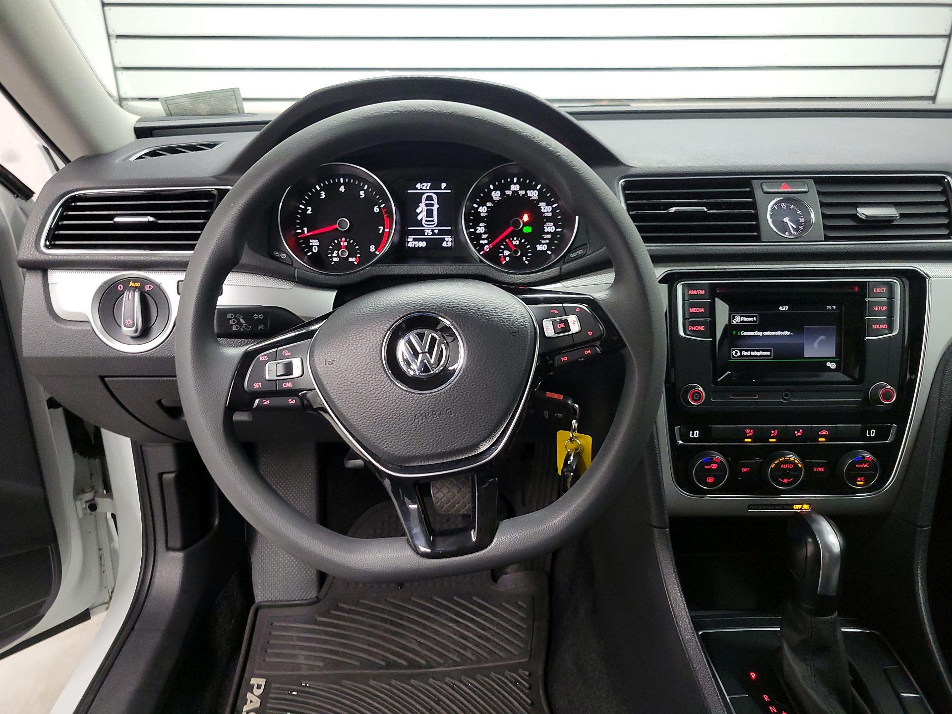 Thumbnail: 2016 Volkswagen Passat - 10