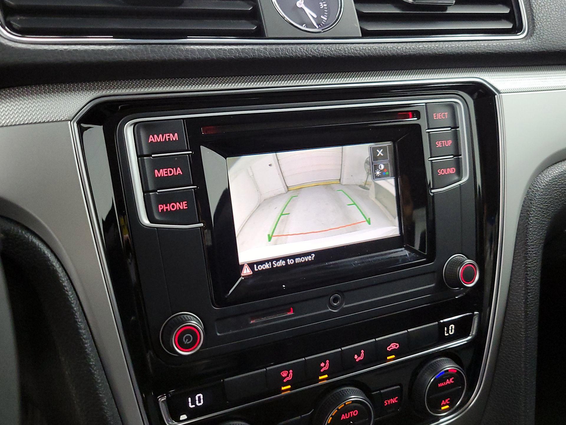 Thumbnail: 2016 Volkswagen Passat - 15