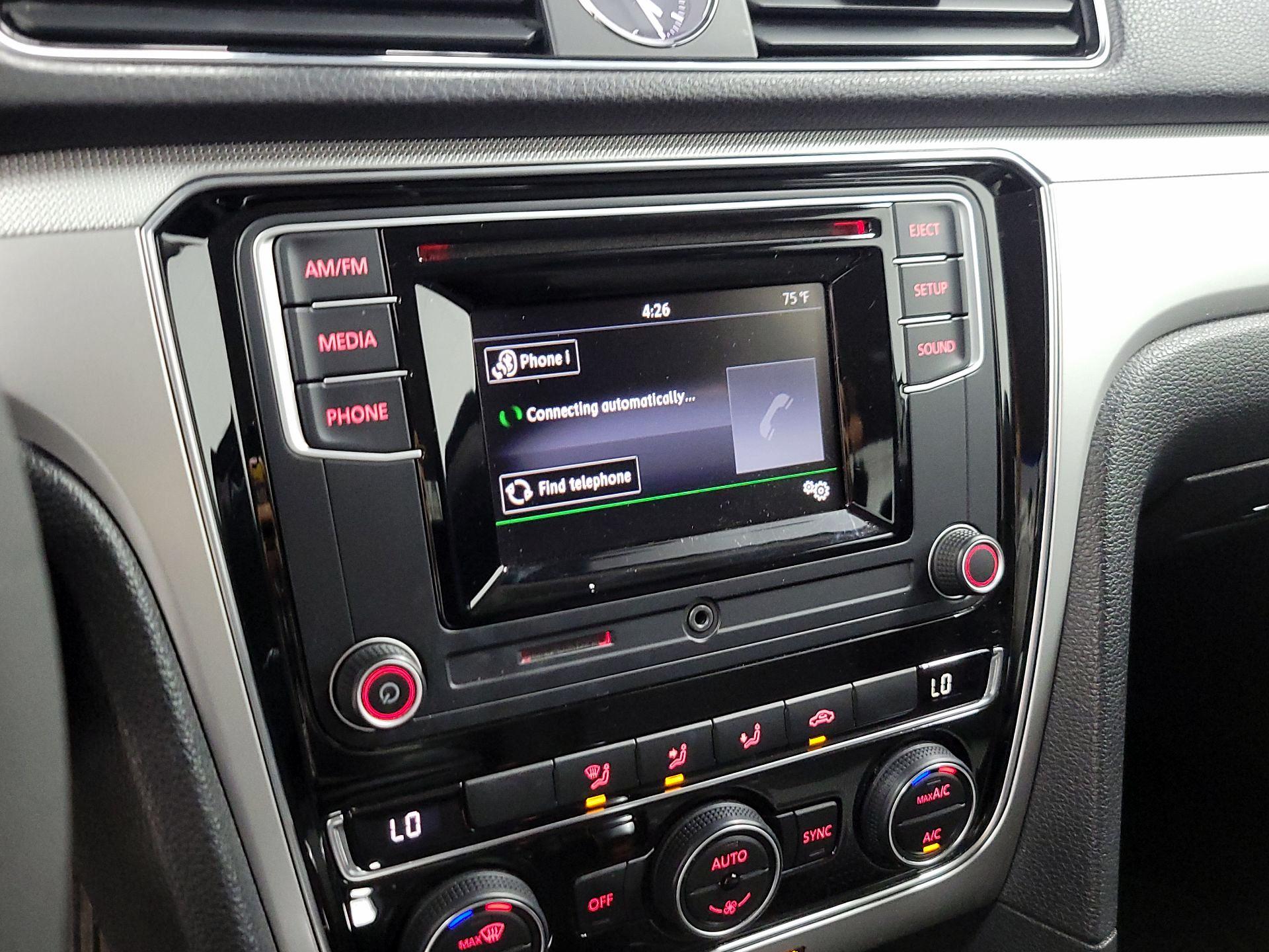 Thumbnail: 2016 Volkswagen Passat - 16