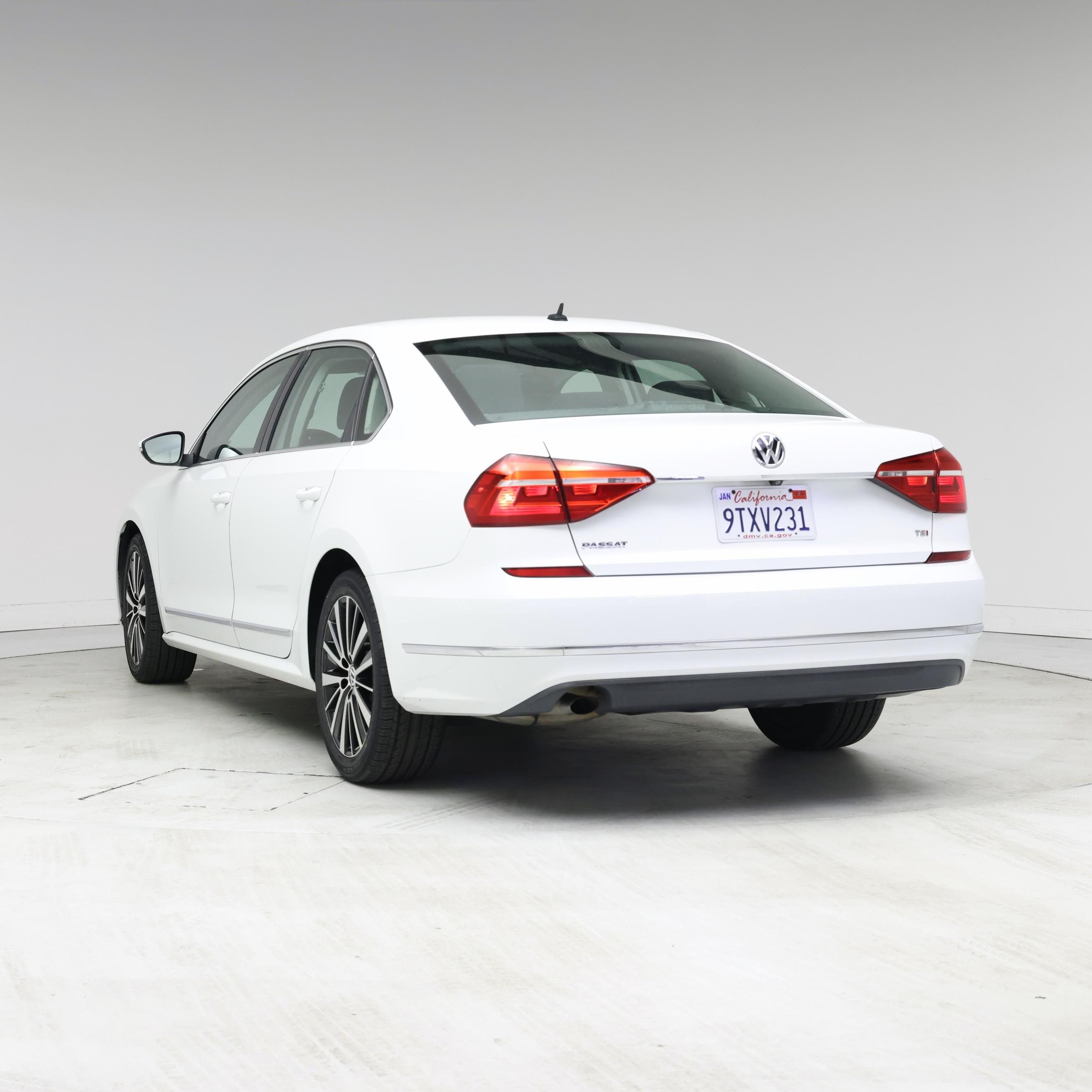 Thumbnail: 2016 Volkswagen Passat - 2