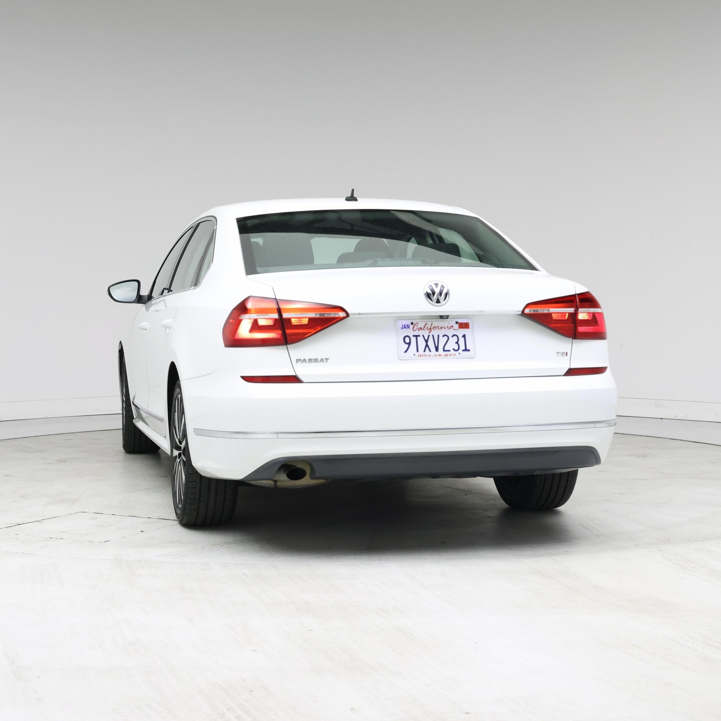 Thumbnail: 2016 Volkswagen Passat - 6
