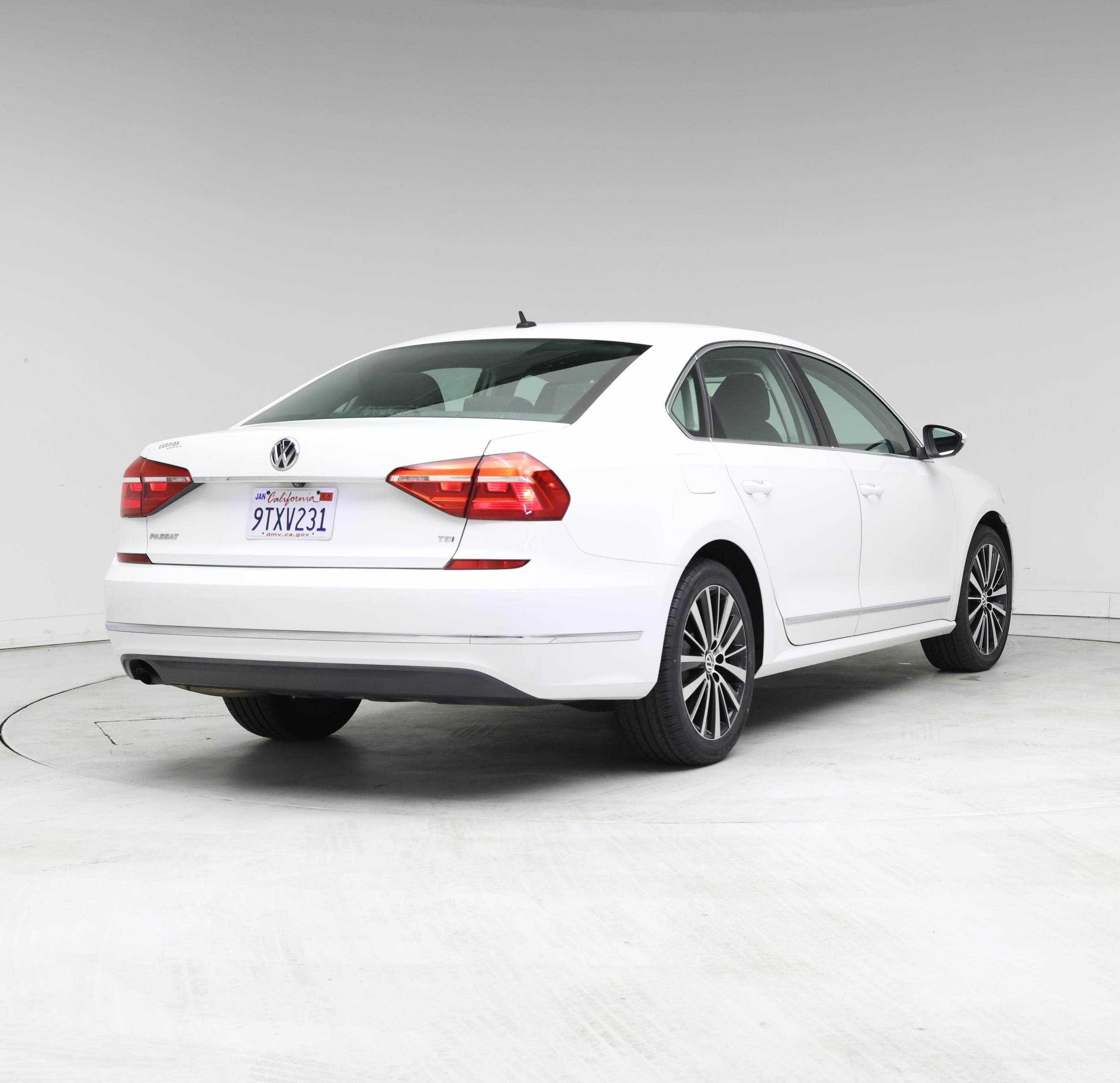 Thumbnail: 2016 Volkswagen Passat - 8