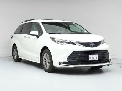 White 2021 Toyota Sienna Hybrid XLE