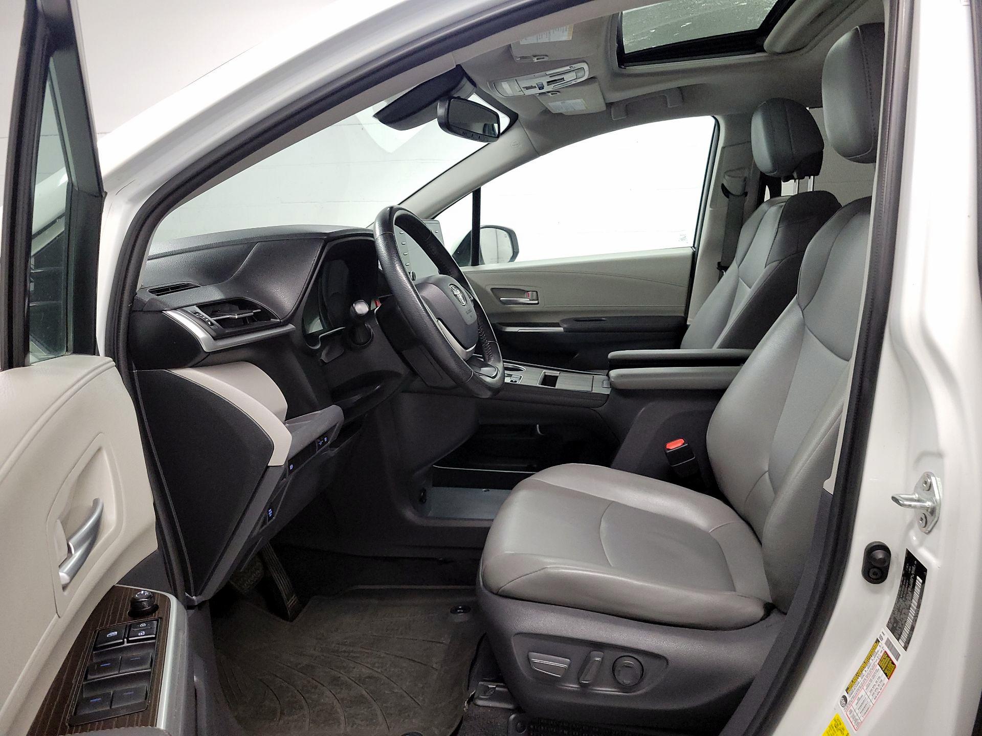 Thumbnail: 2021 Toyota Sienna - 11