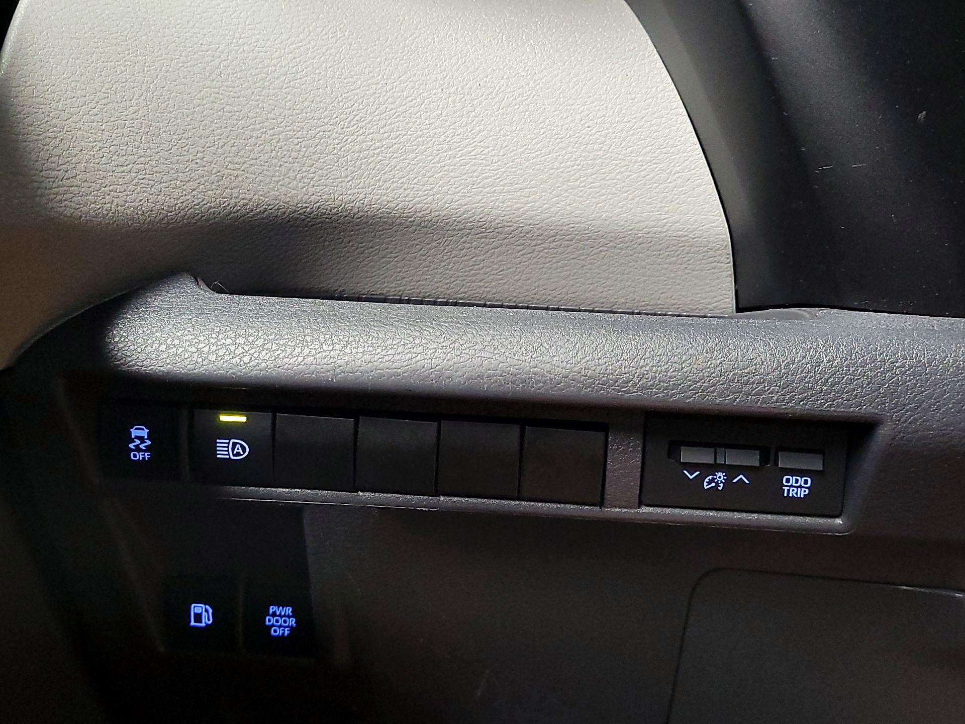 Thumbnail: 2021 Toyota Sienna - 13