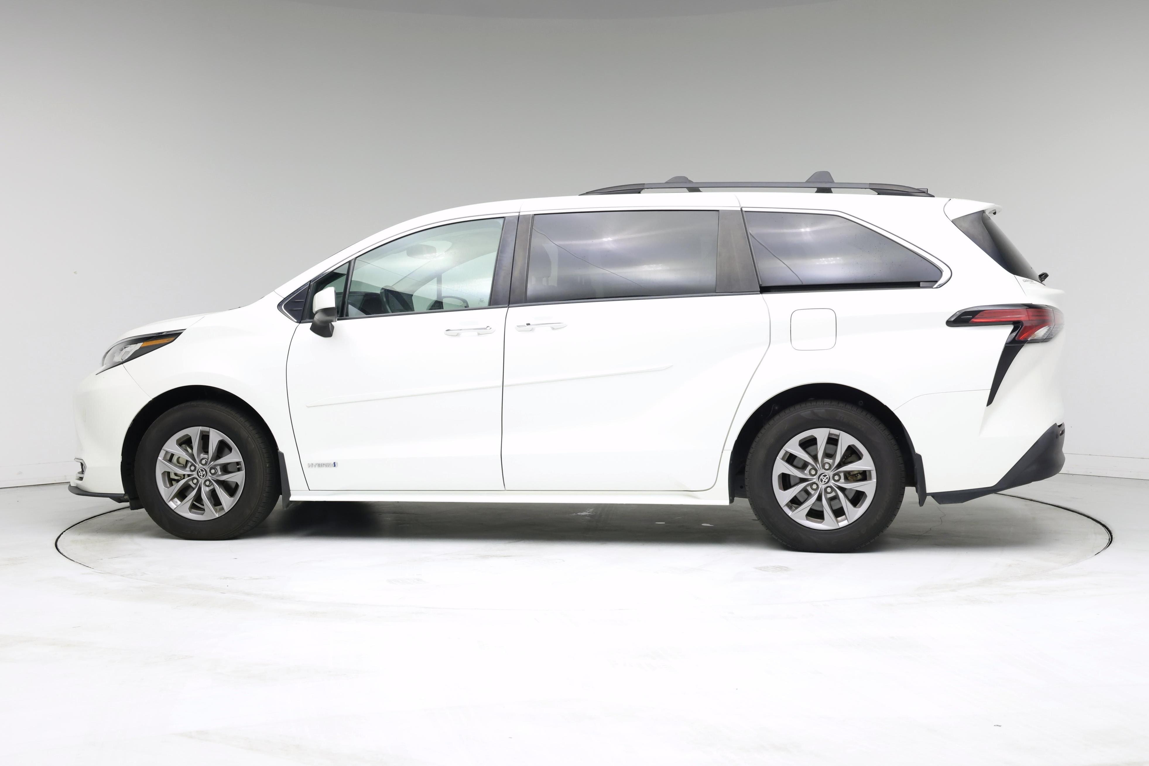 Thumbnail: 2021 Toyota Sienna - 3