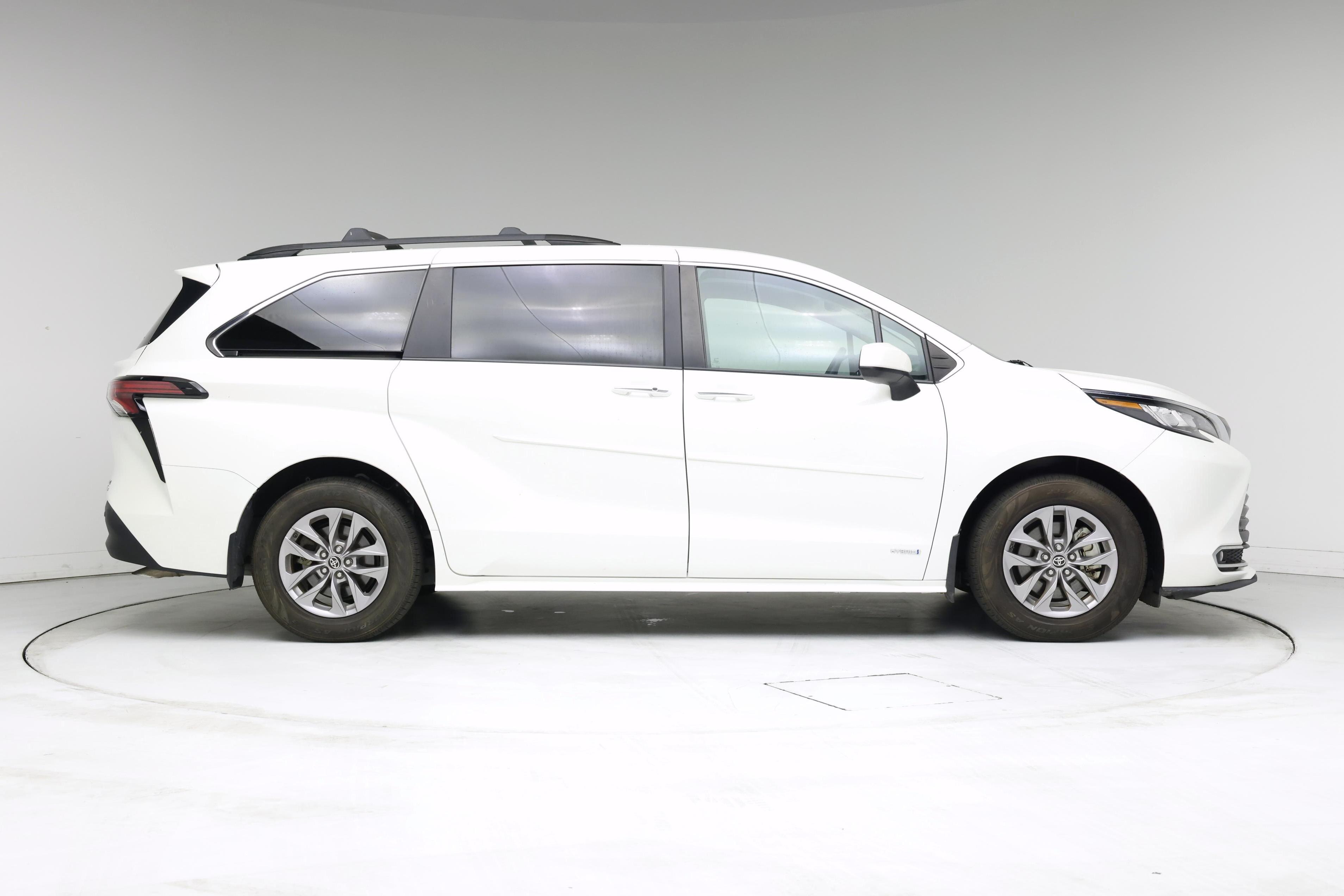 Thumbnail: 2021 Toyota Sienna - 7