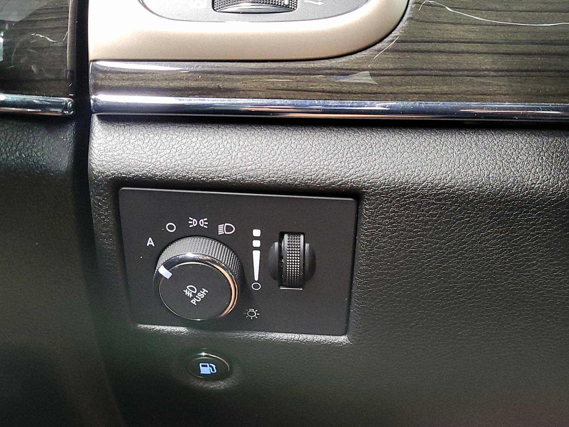 Thumbnail: 2015 Jeep Grand Cherokee - 13
