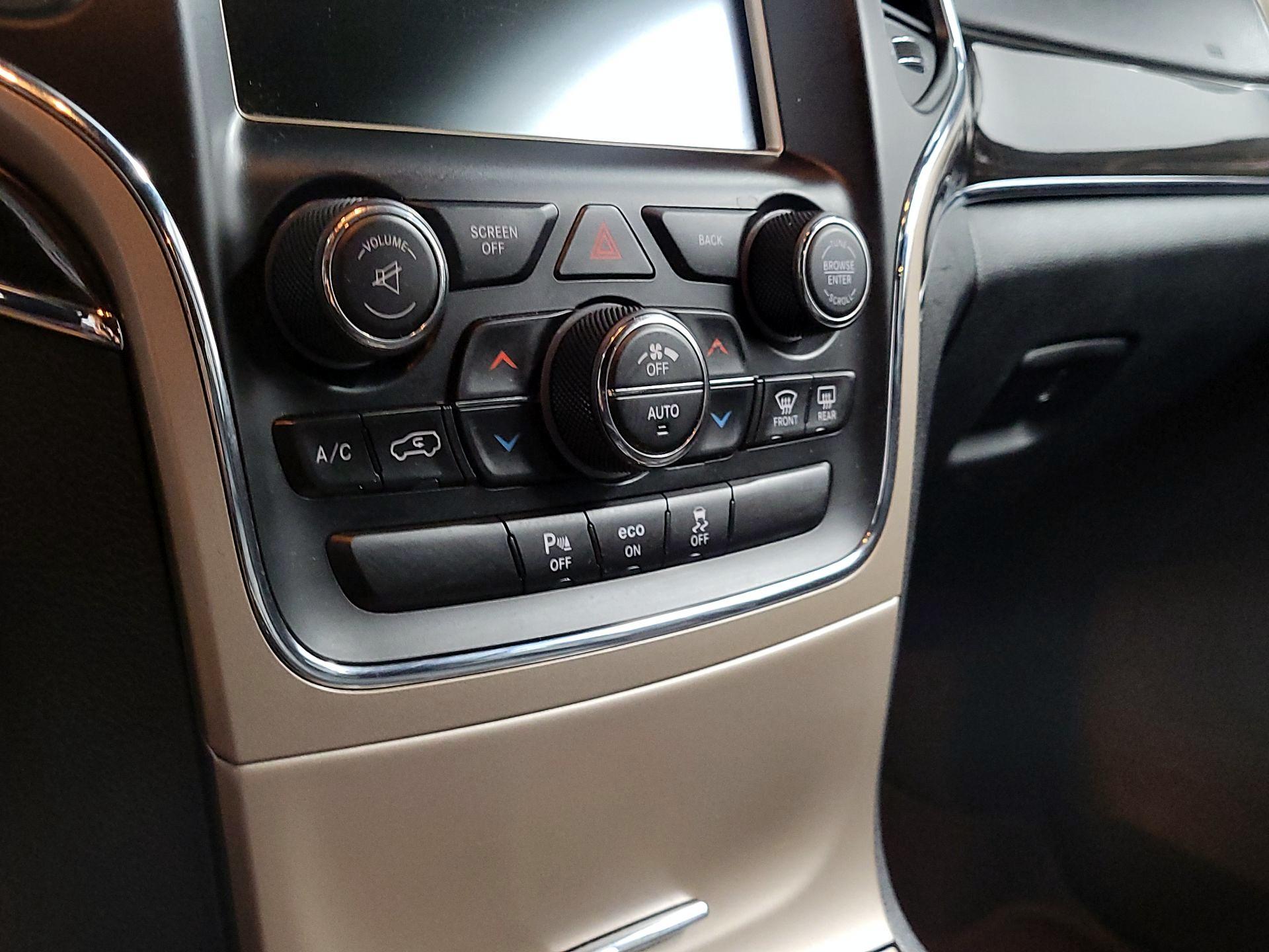 Thumbnail: 2015 Jeep Grand Cherokee - 16