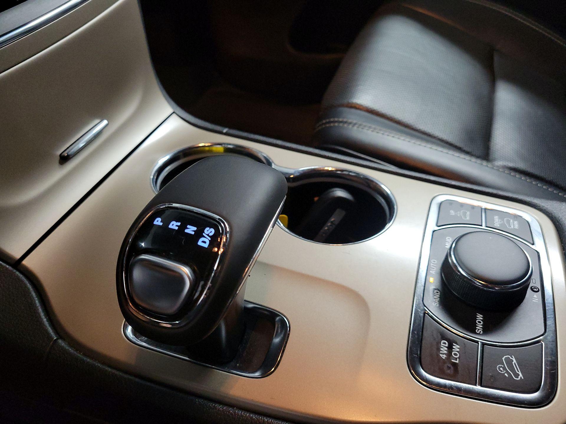 Thumbnail: 2015 Jeep Grand Cherokee - 17