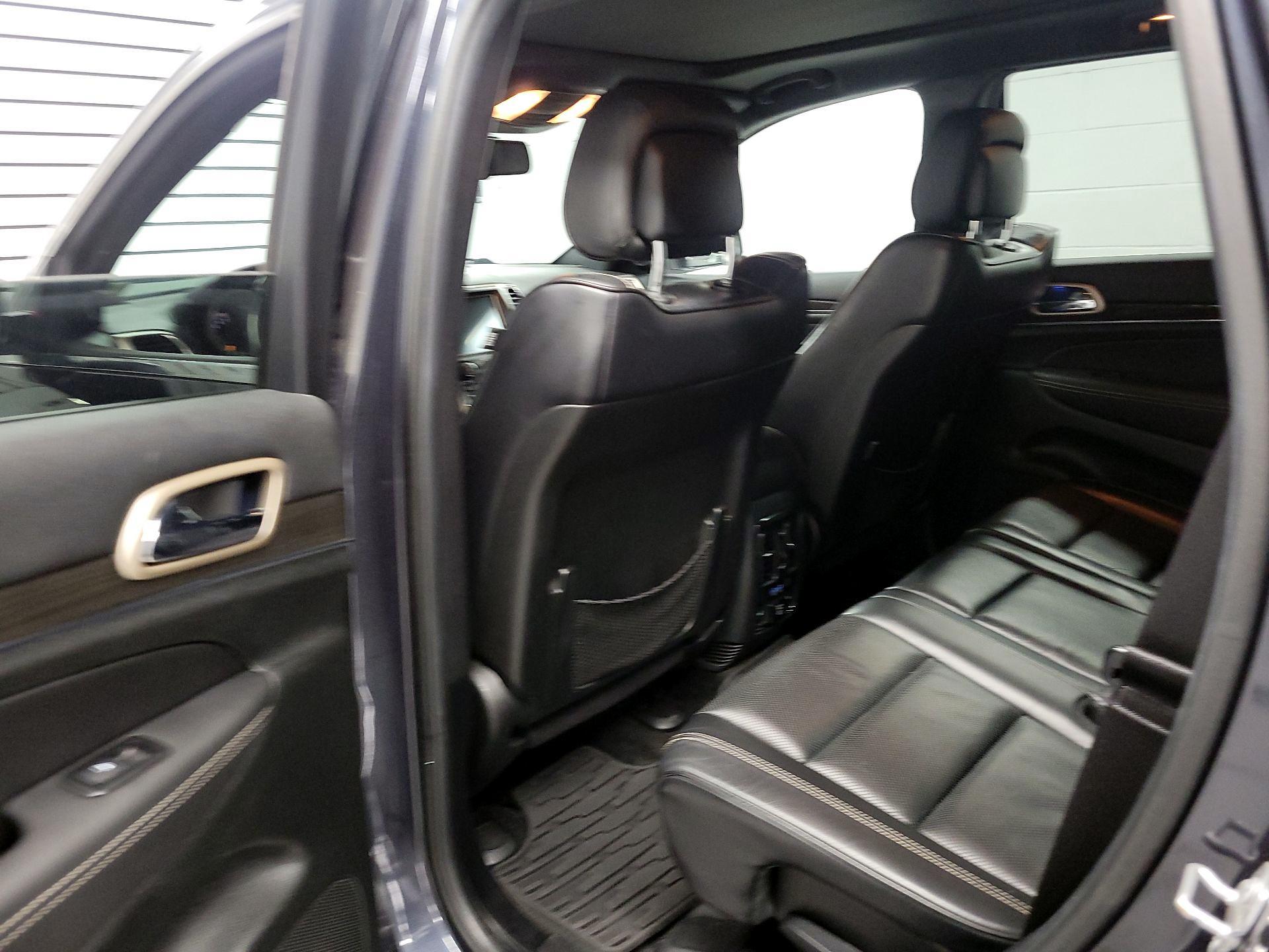 Thumbnail: 2015 Jeep Grand Cherokee - 18