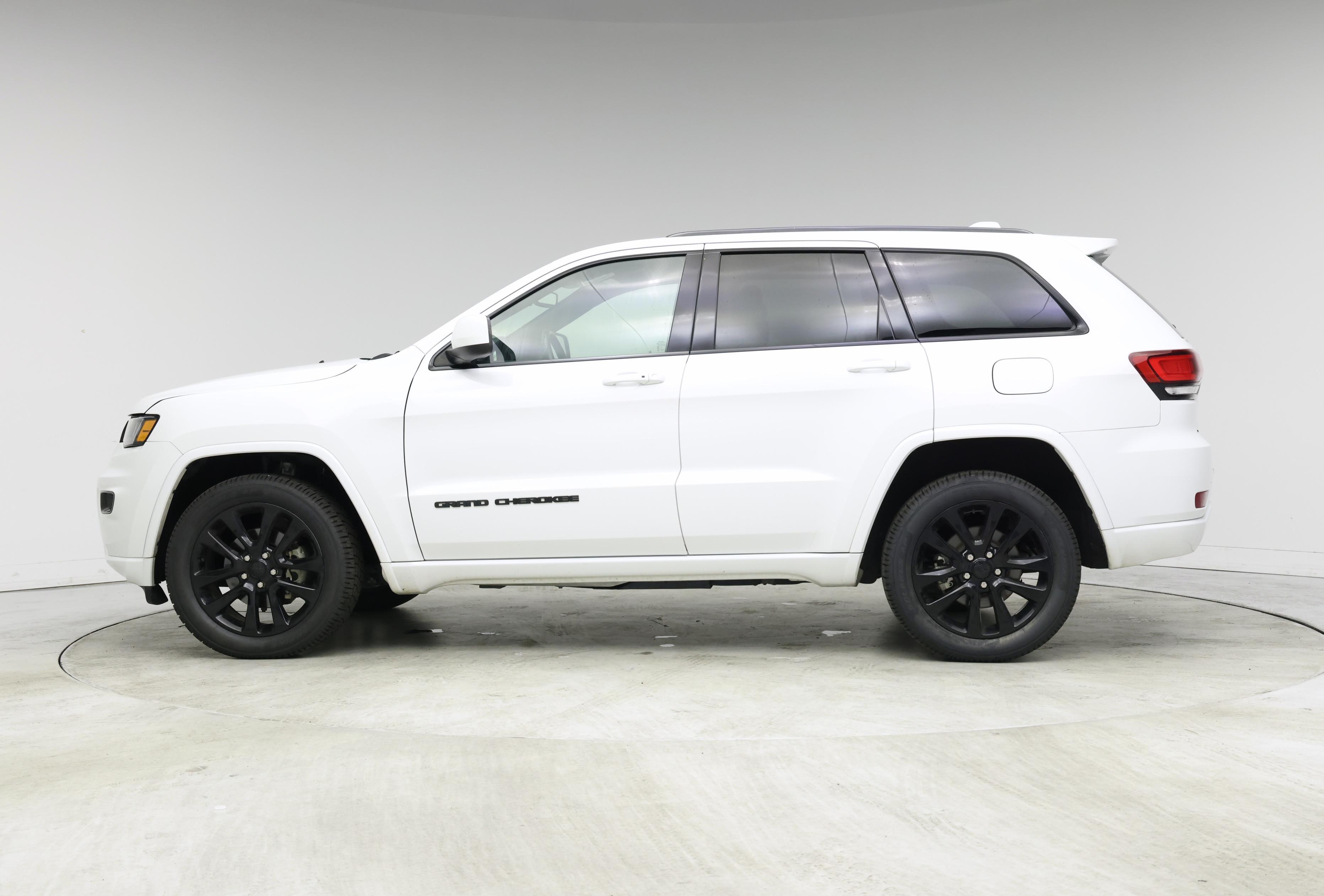Thumbnail: 2020 Jeep Grand Cherokee - 3