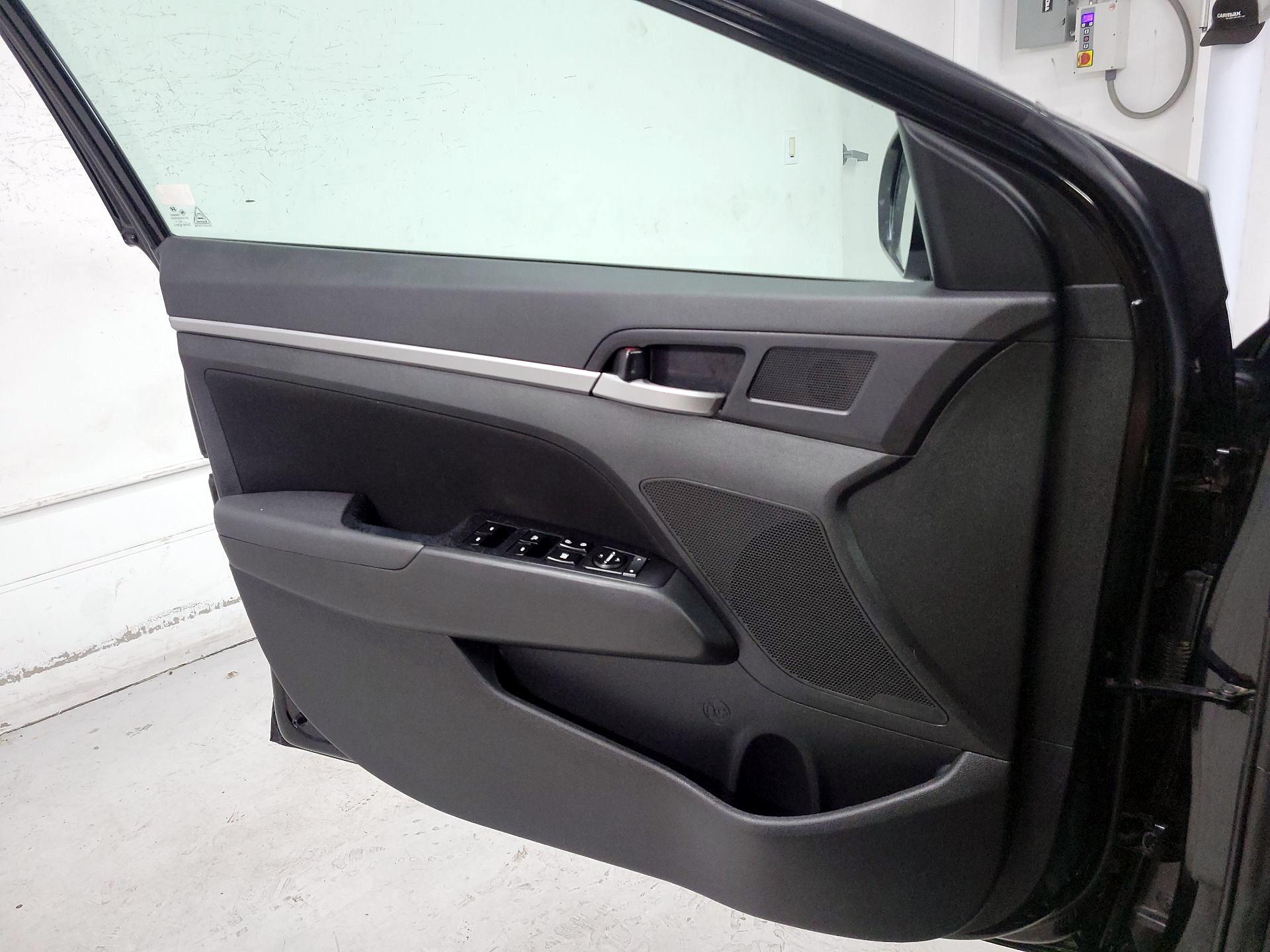 Thumbnail: 2019 Hyundai Elantra - 12