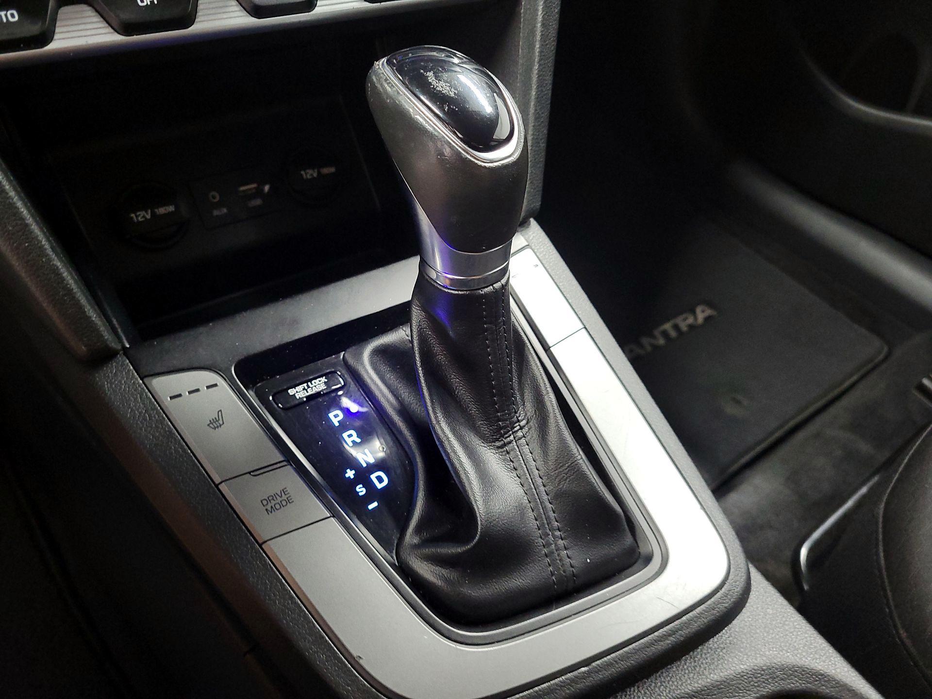 Thumbnail: 2019 Hyundai Elantra - 17