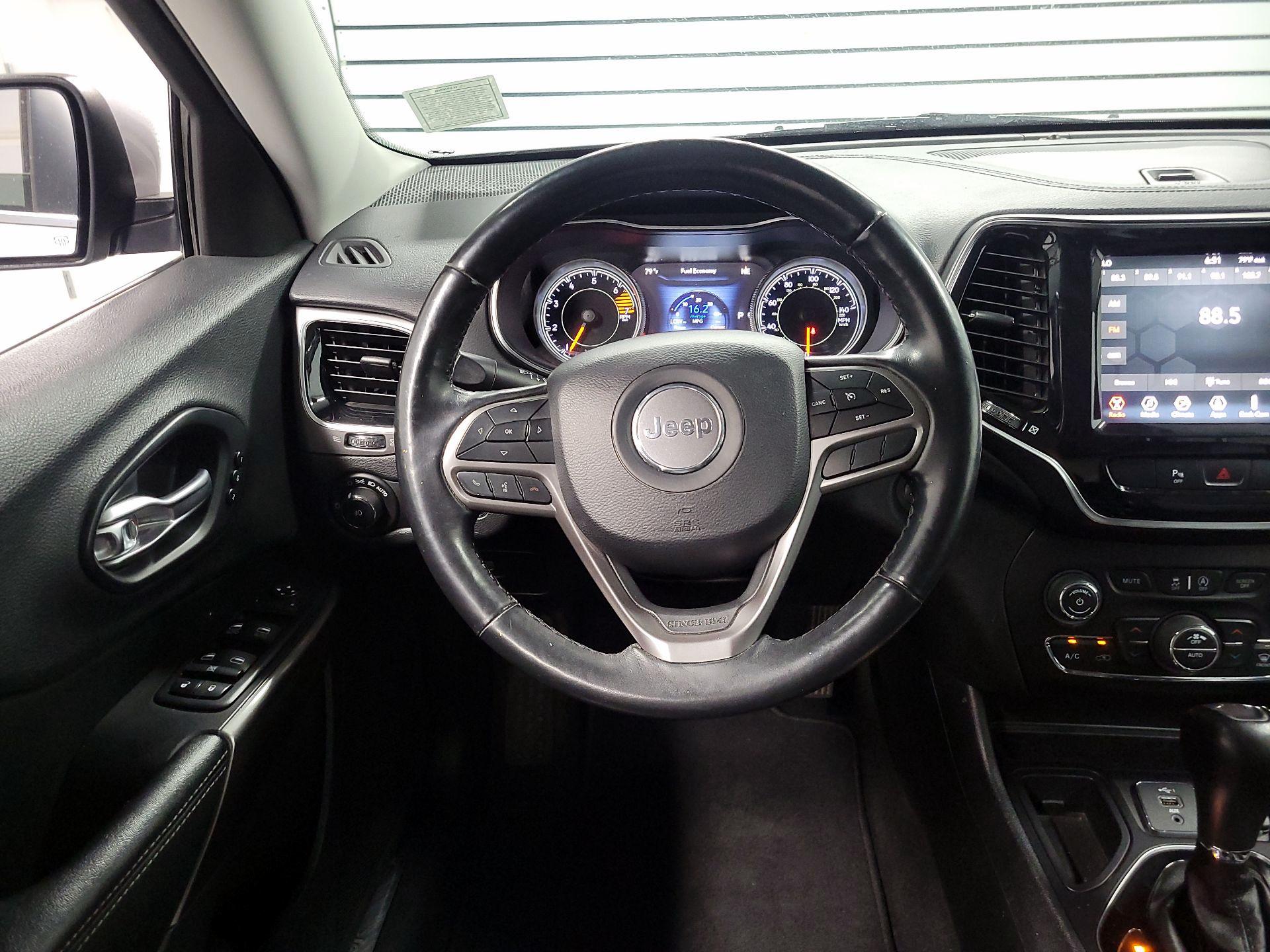 Thumbnail: 2019 Jeep Cherokee - 10