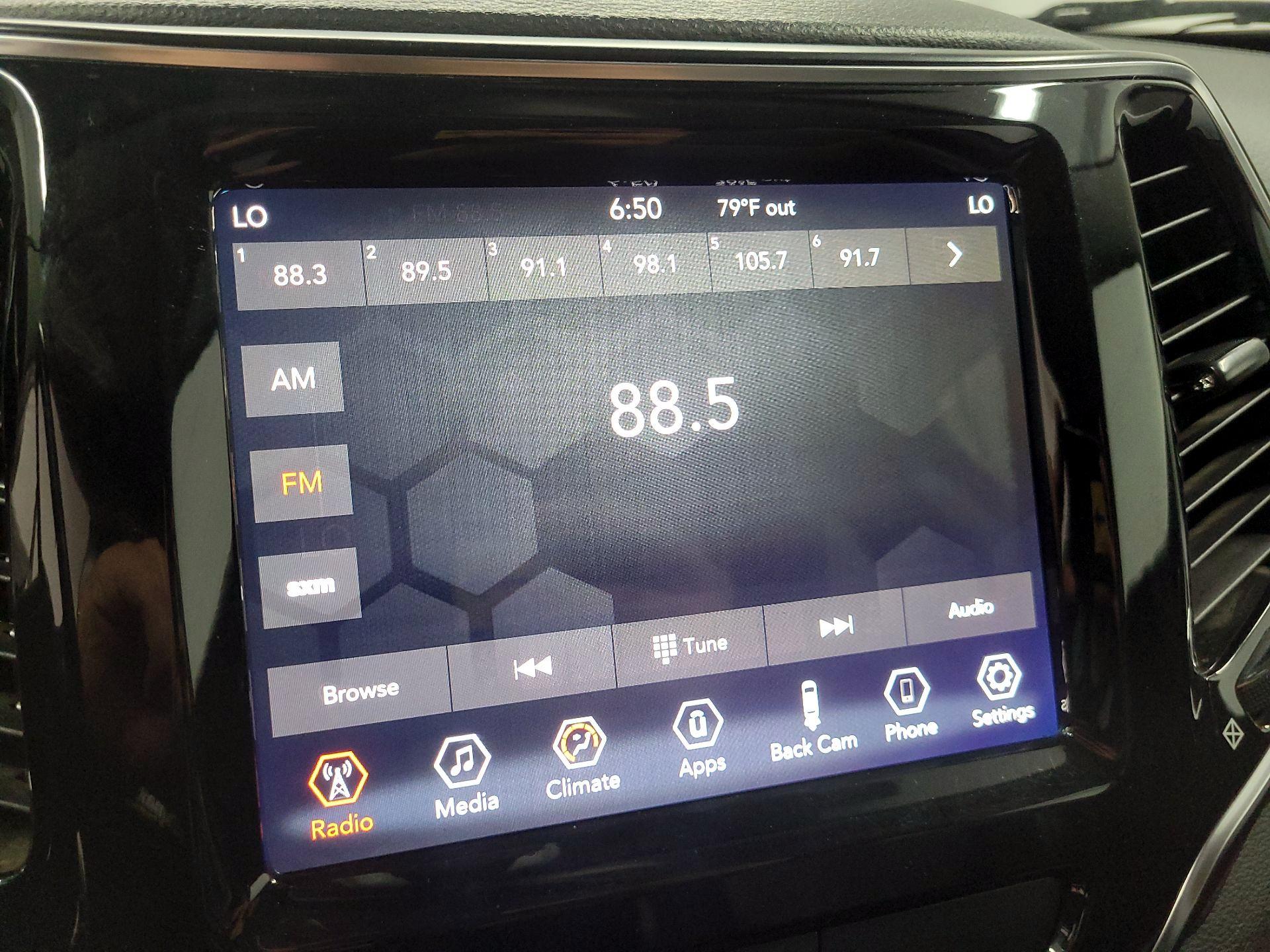 Thumbnail: 2019 Jeep Cherokee - 15