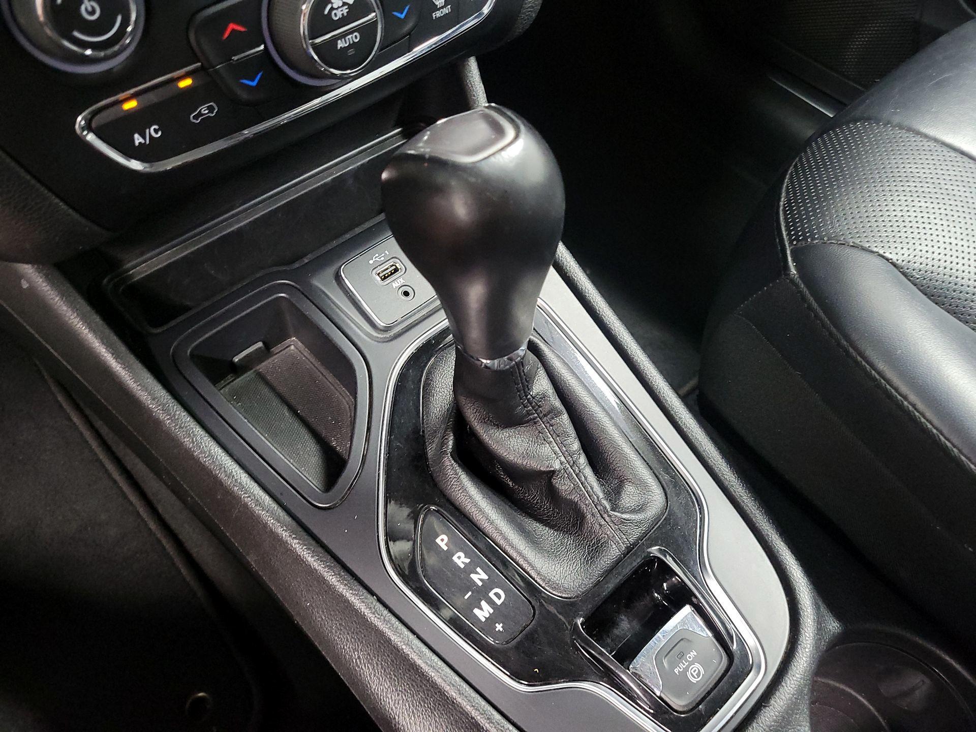 Thumbnail: 2019 Jeep Cherokee - 17