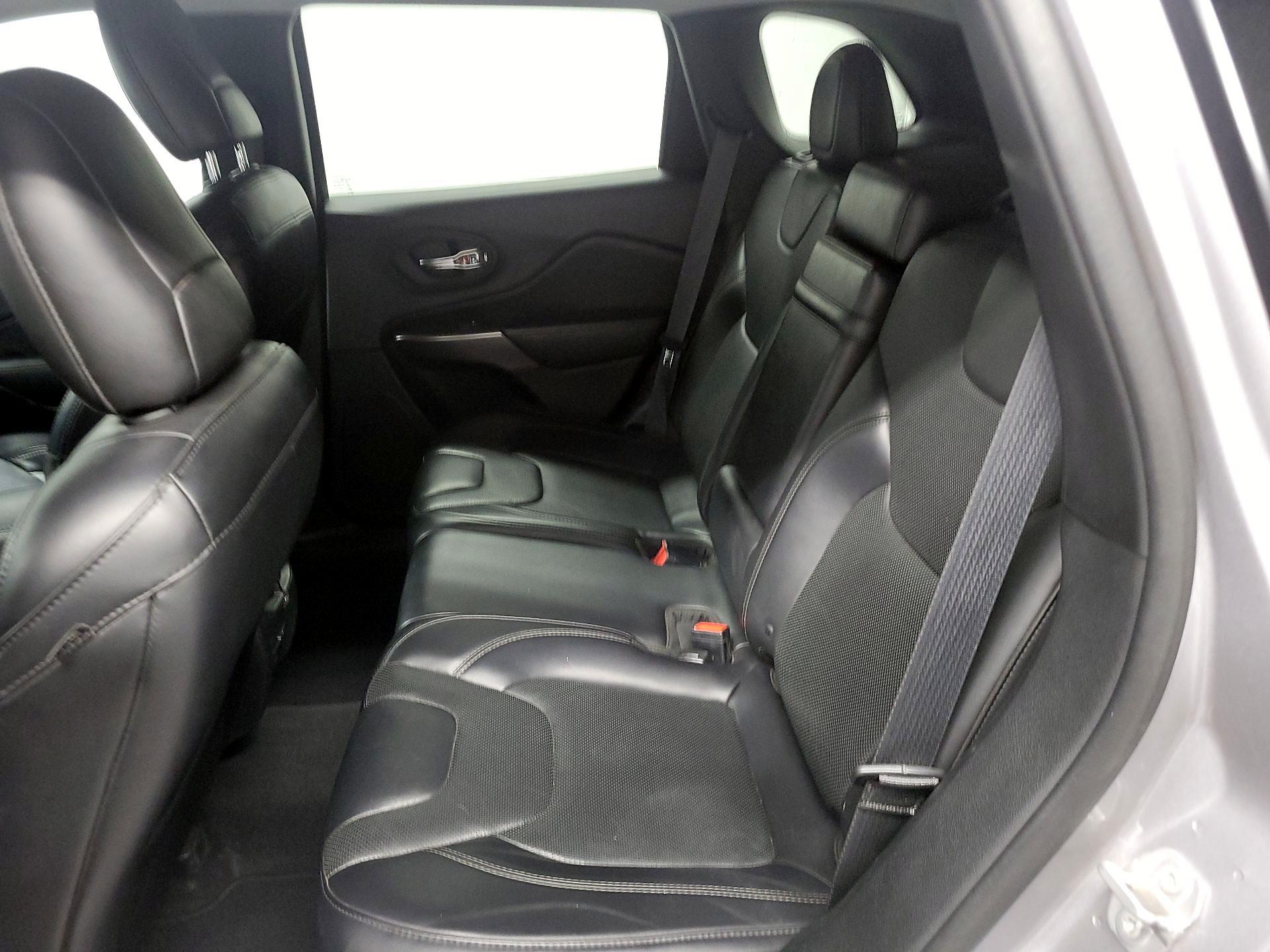 Thumbnail: 2019 Jeep Cherokee - 19