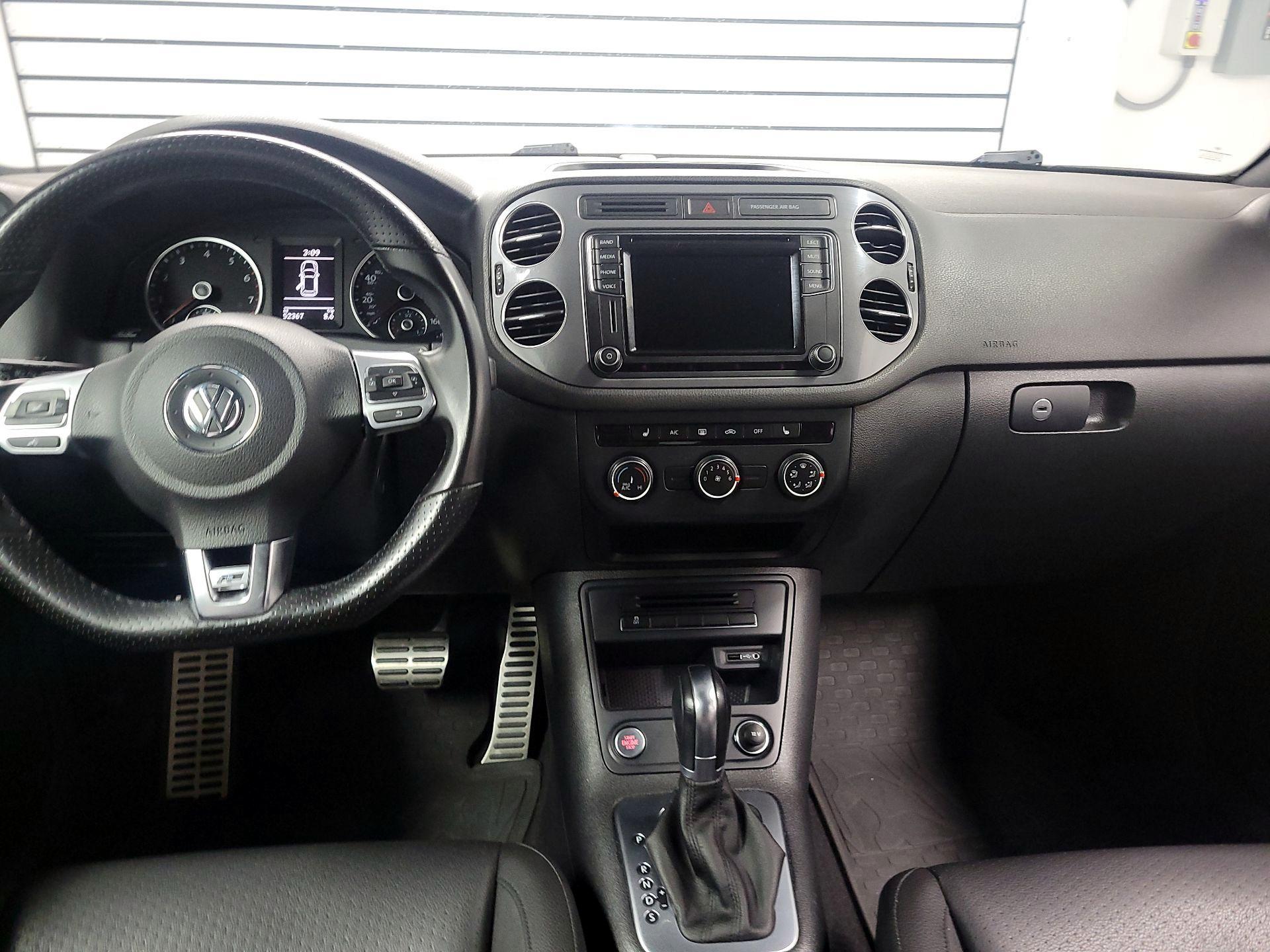 Thumbnail: 2016 Volkswagen Tiguan - 9