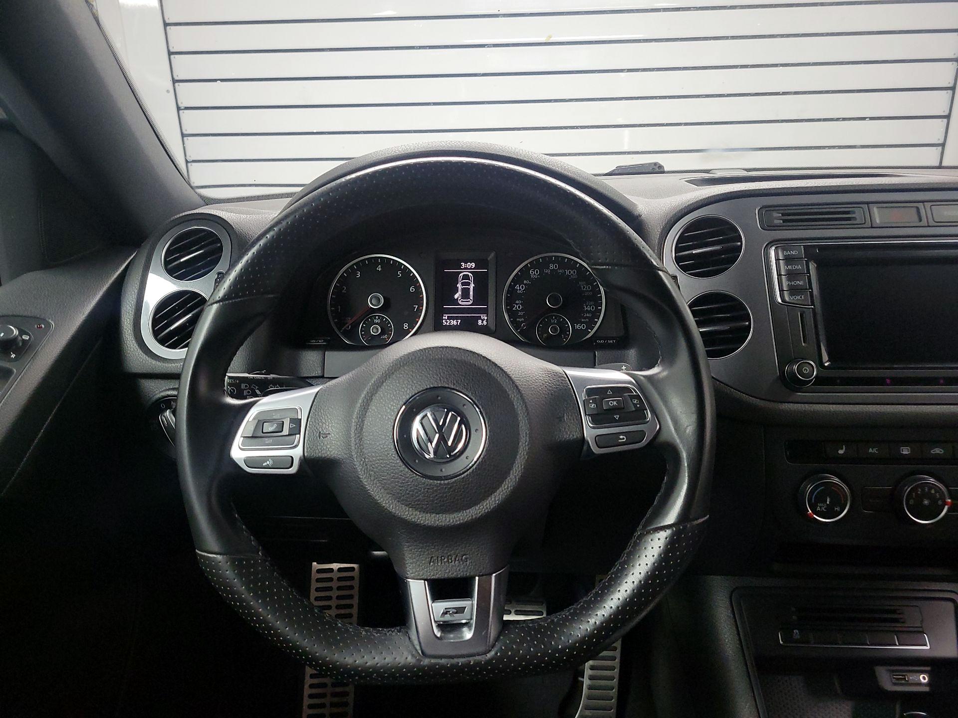 Thumbnail: 2016 Volkswagen Tiguan - 10