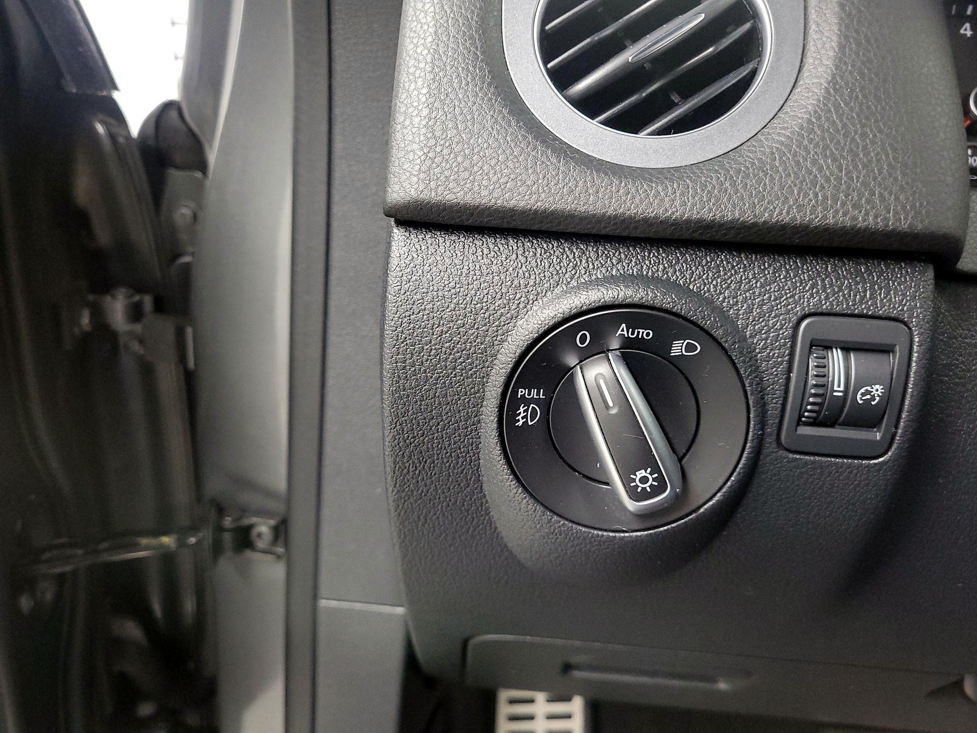 Thumbnail: 2016 Volkswagen Tiguan - 13