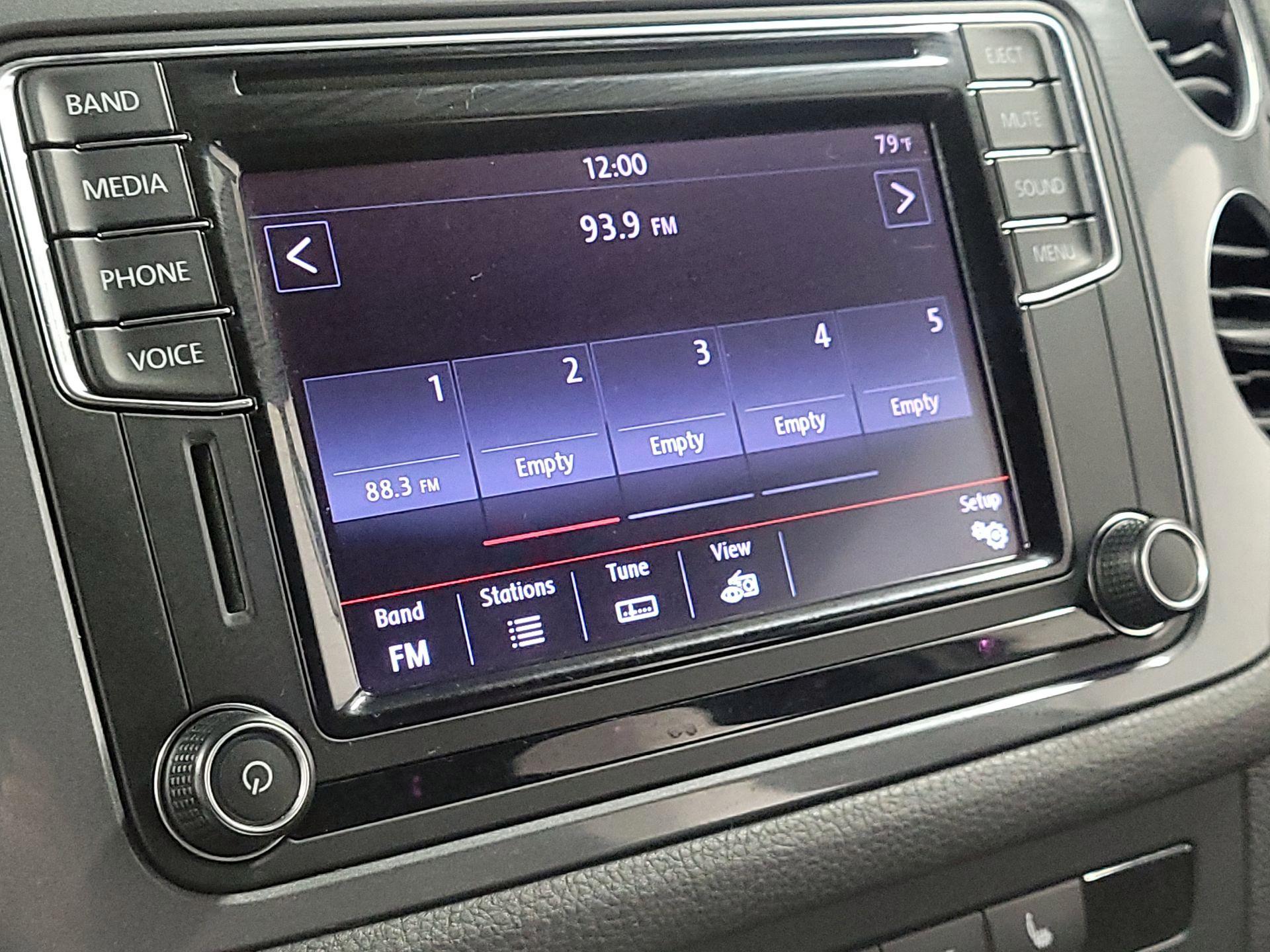 Thumbnail: 2016 Volkswagen Tiguan - 14