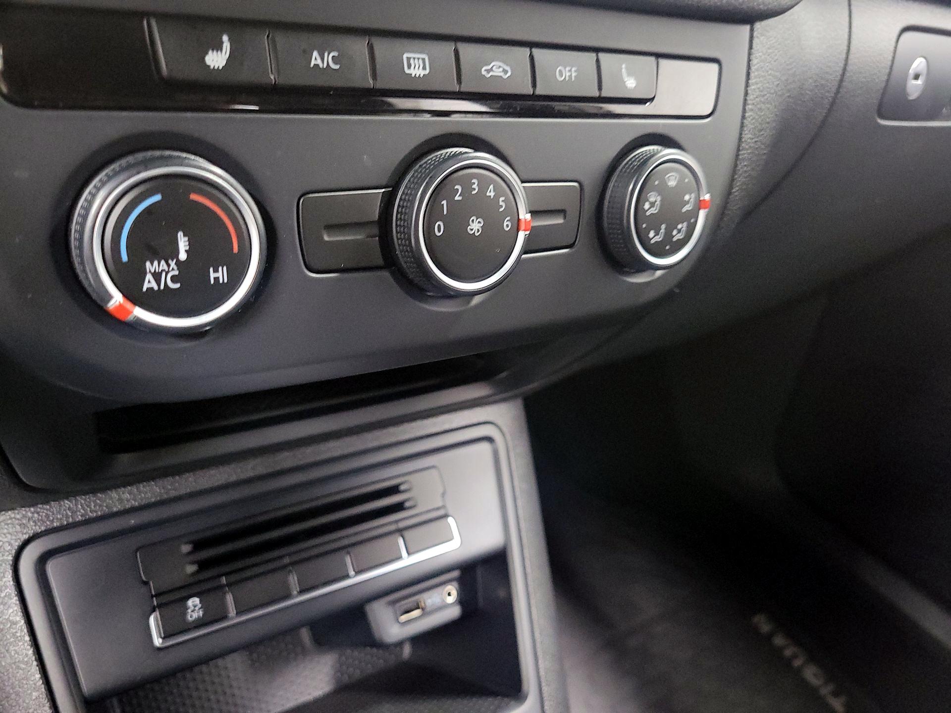Thumbnail: 2016 Volkswagen Tiguan - 15