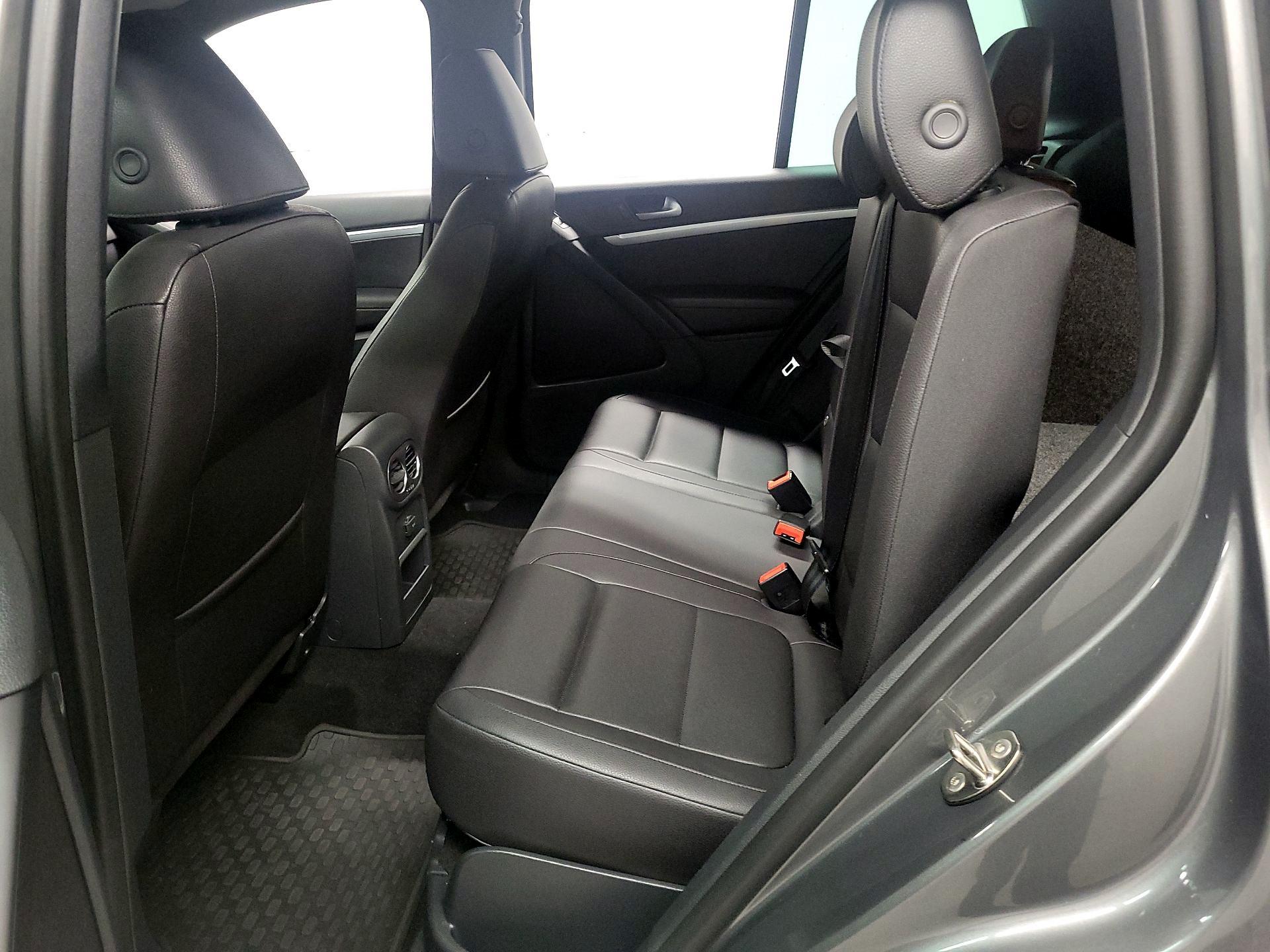 Thumbnail: 2016 Volkswagen Tiguan - 17