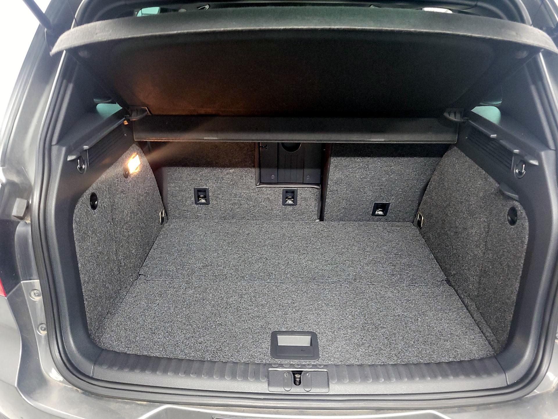 Thumbnail: 2016 Volkswagen Tiguan - 18