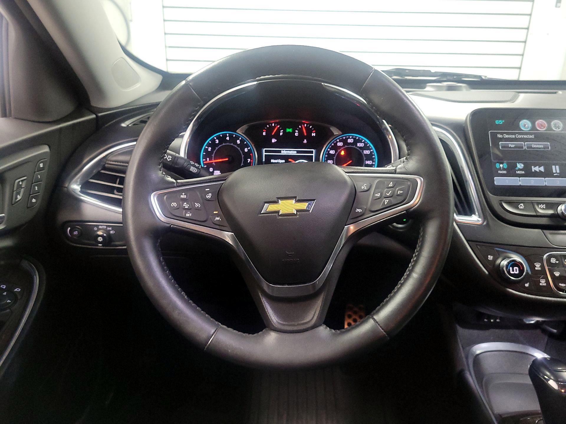 Thumbnail: 2017 Chevrolet Malibu - 10