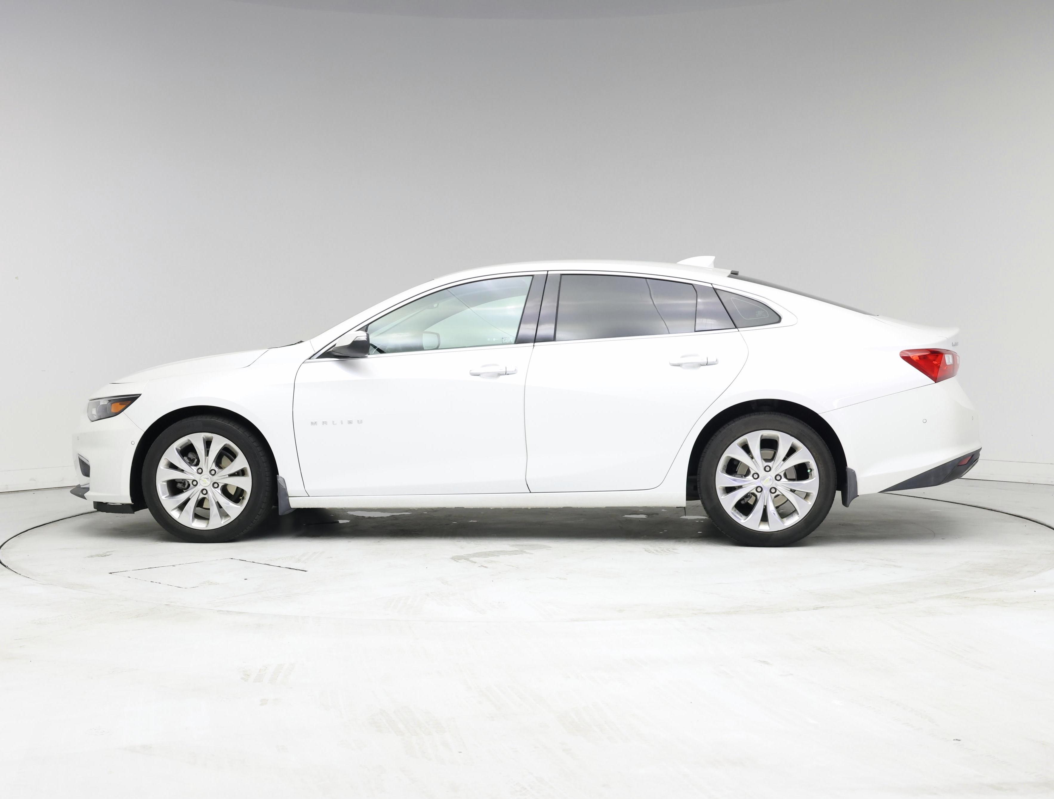 Thumbnail: 2017 Chevrolet Malibu - 3