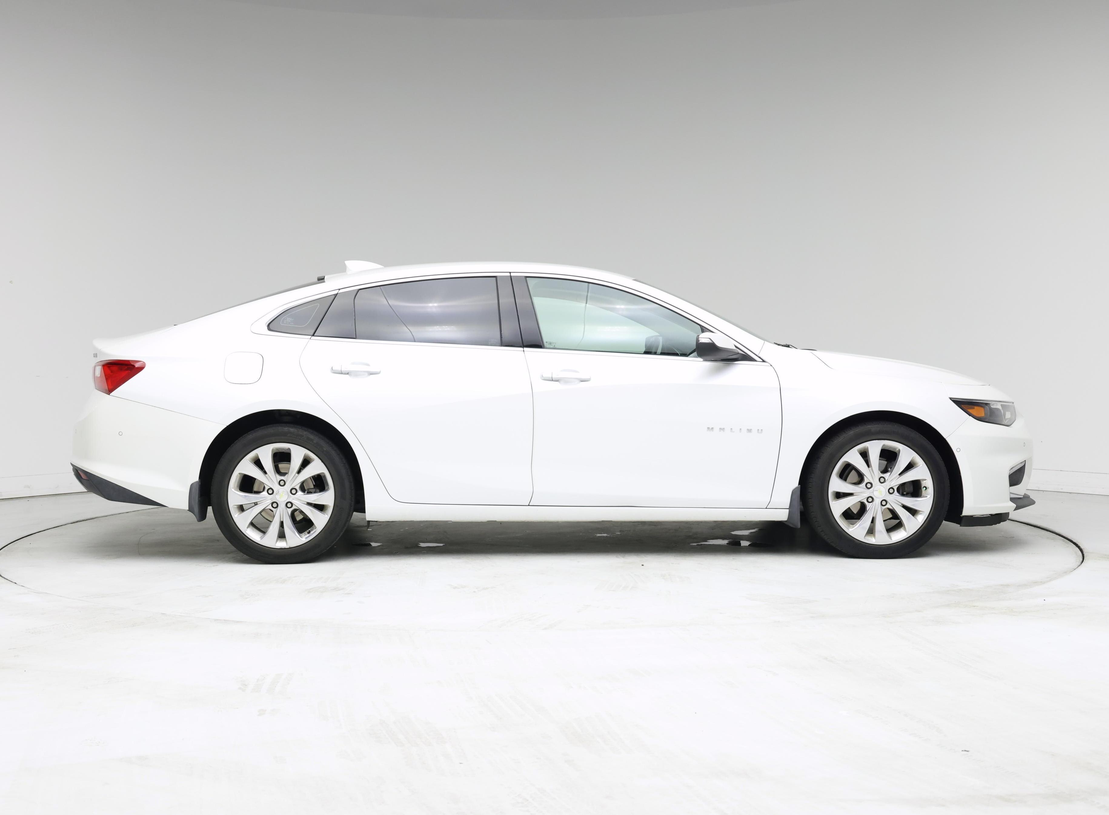 Thumbnail: 2017 Chevrolet Malibu - 7