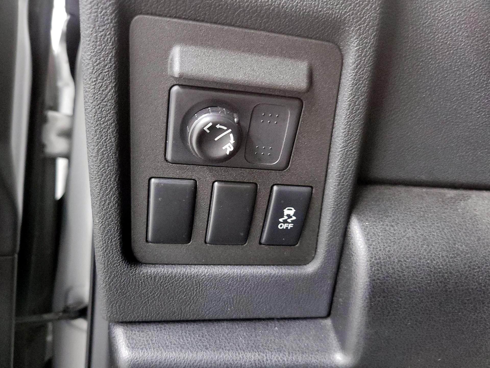 Thumbnail: 2015 Nissan Rogue - 13