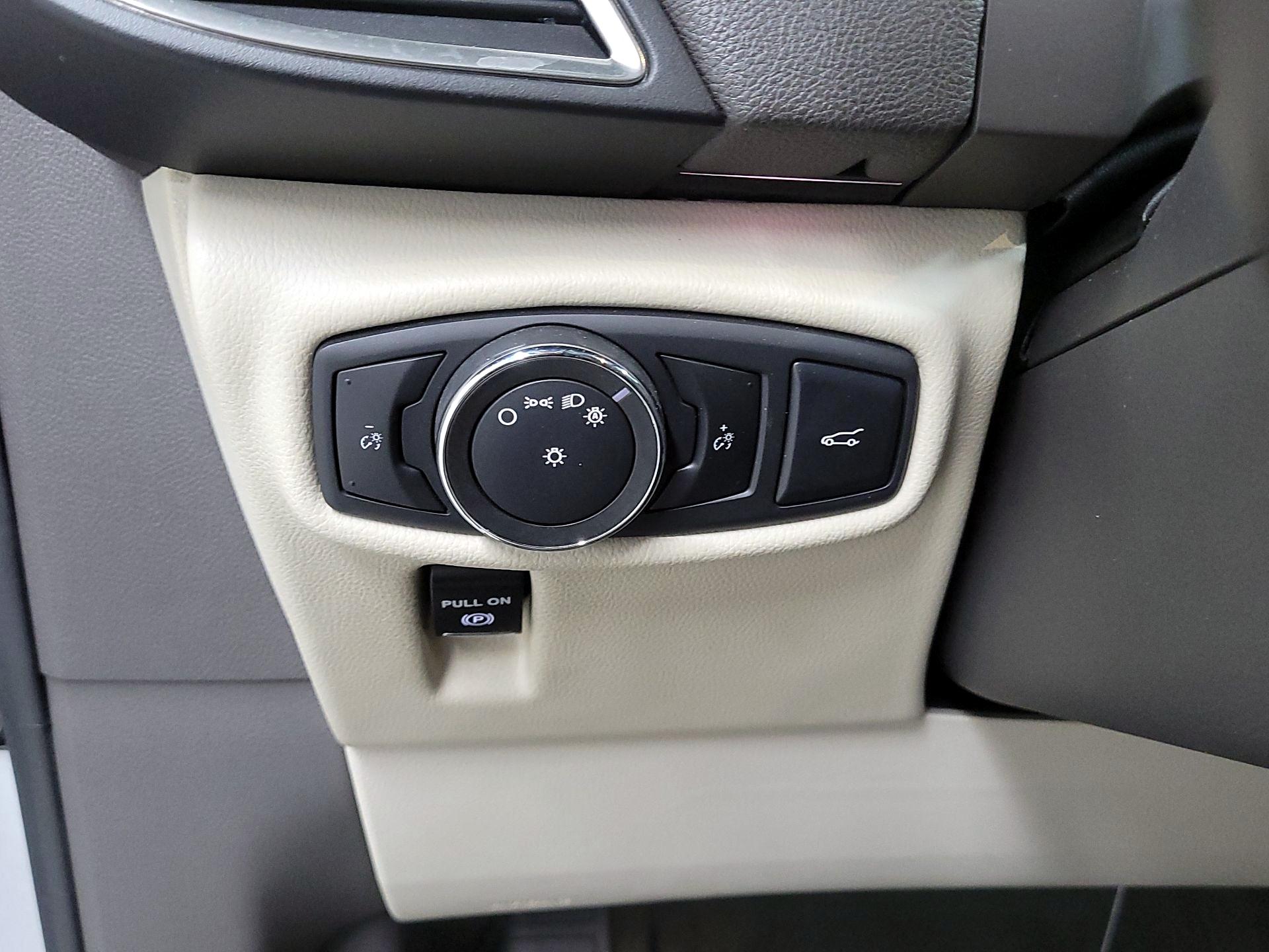 Thumbnail: 2016 Lincoln MKX - 13