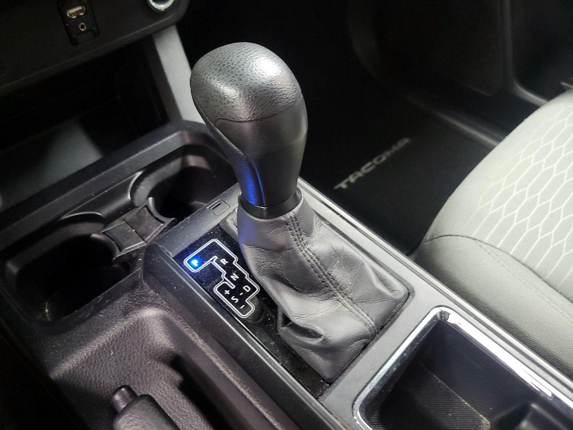 Thumbnail: 2016 Toyota Tacoma - 15