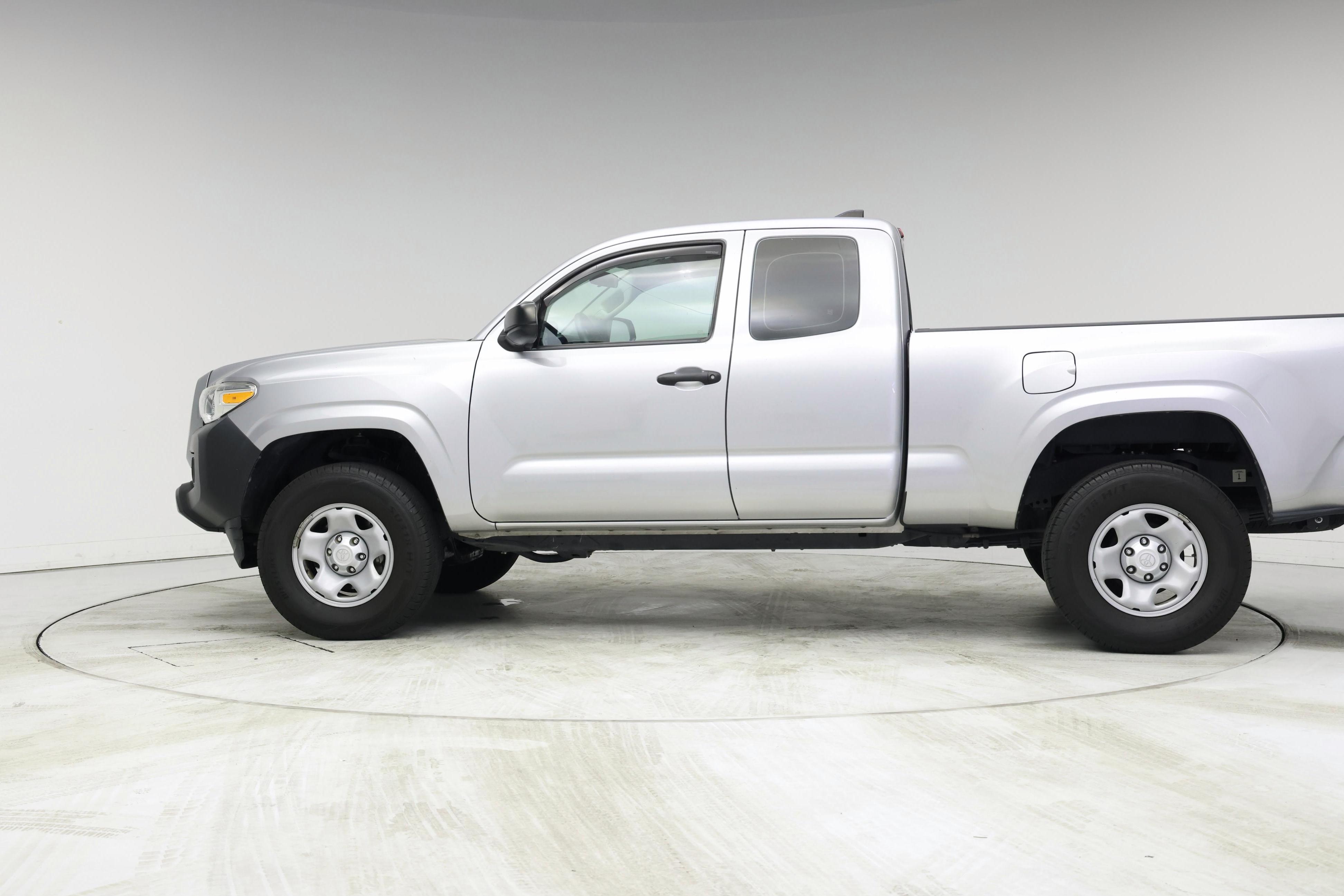 Thumbnail: 2016 Toyota Tacoma - 3