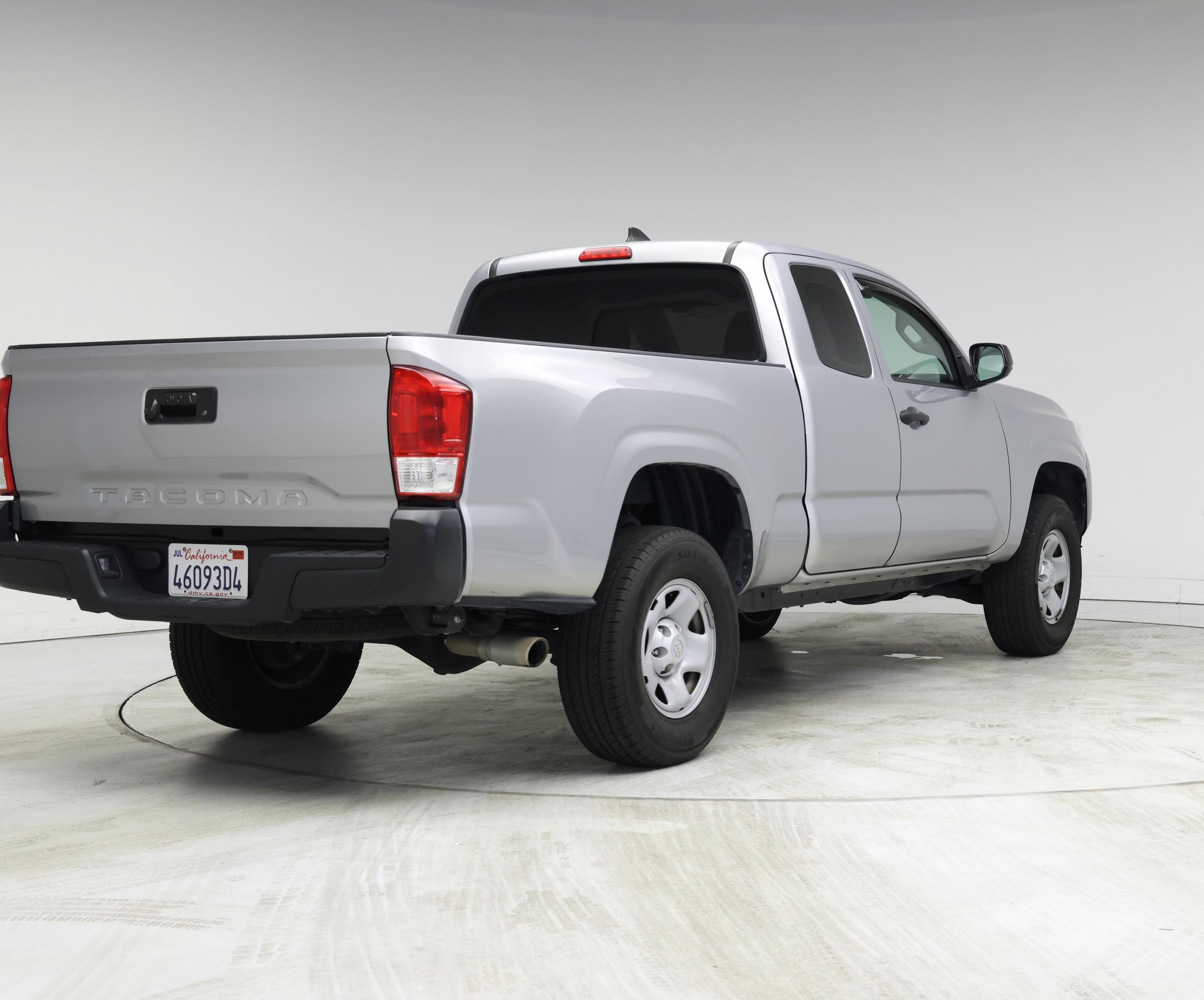 Thumbnail: 2016 Toyota Tacoma - 8
