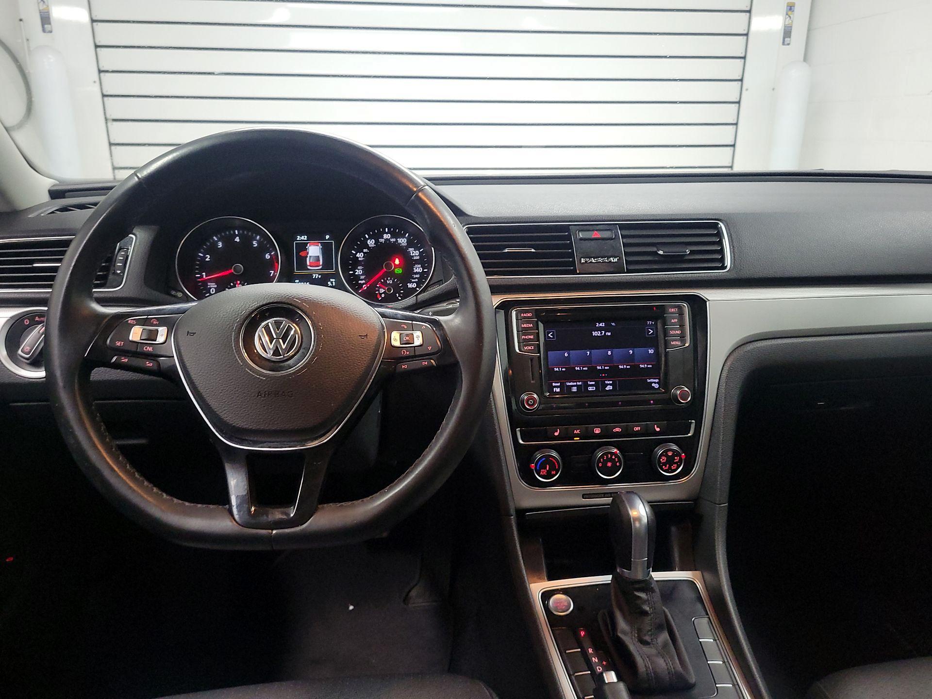 Thumbnail: 2019 Volkswagen Passat - 9