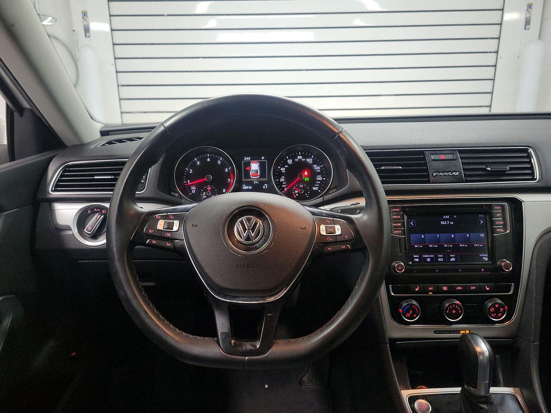 Thumbnail: 2019 Volkswagen Passat - 10