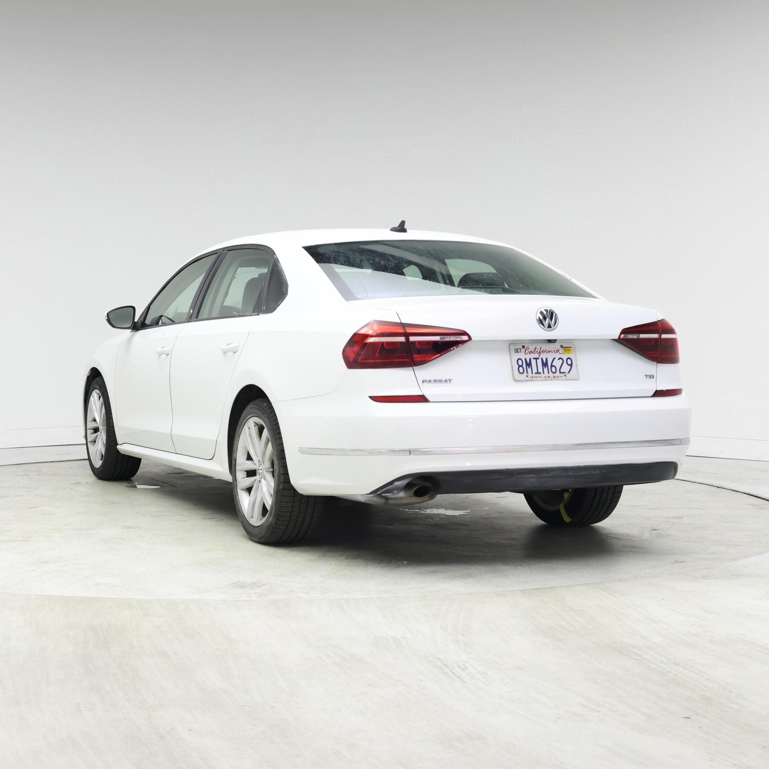 Thumbnail: 2019 Volkswagen Passat - 2