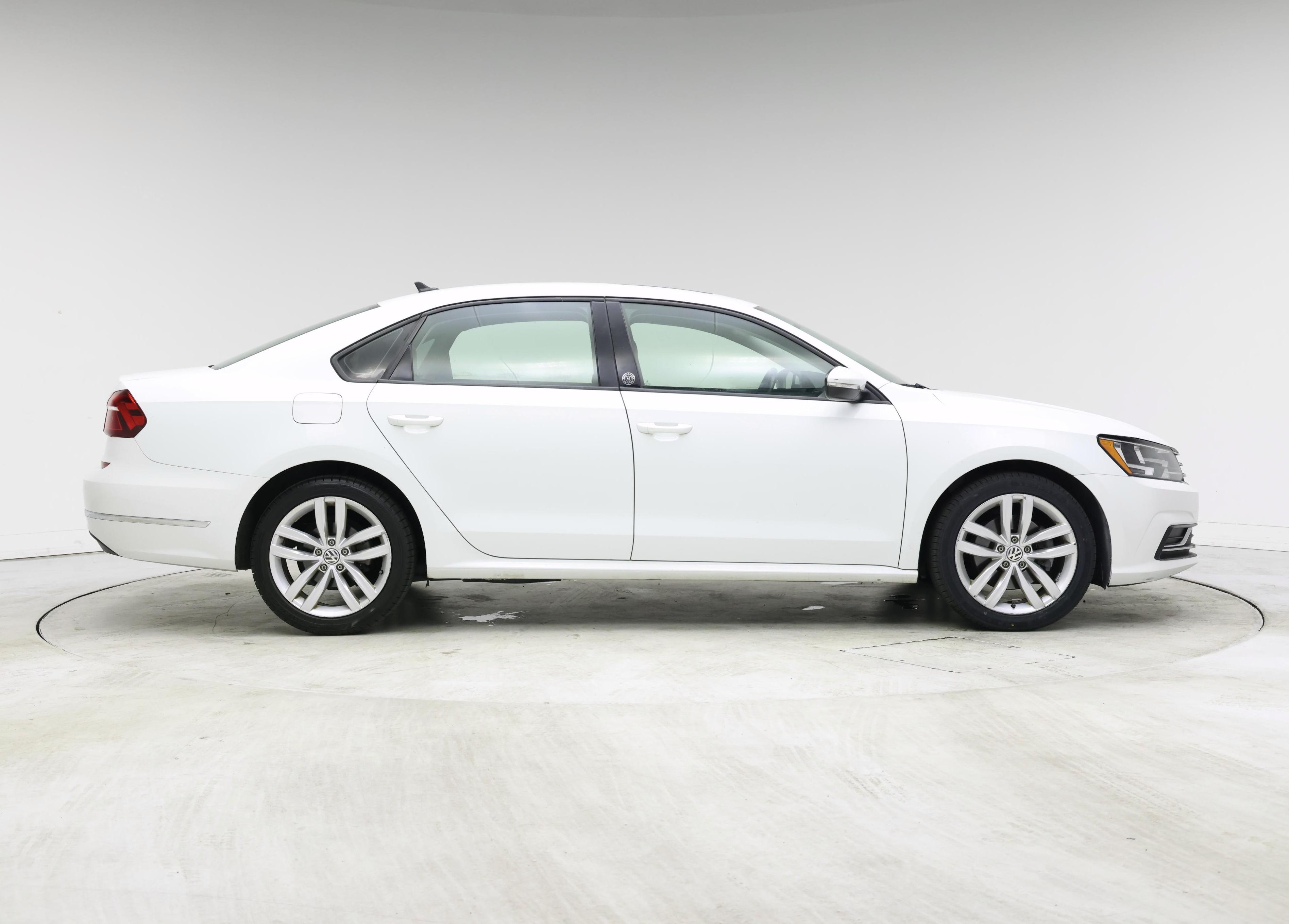 Thumbnail: 2019 Volkswagen Passat - 7