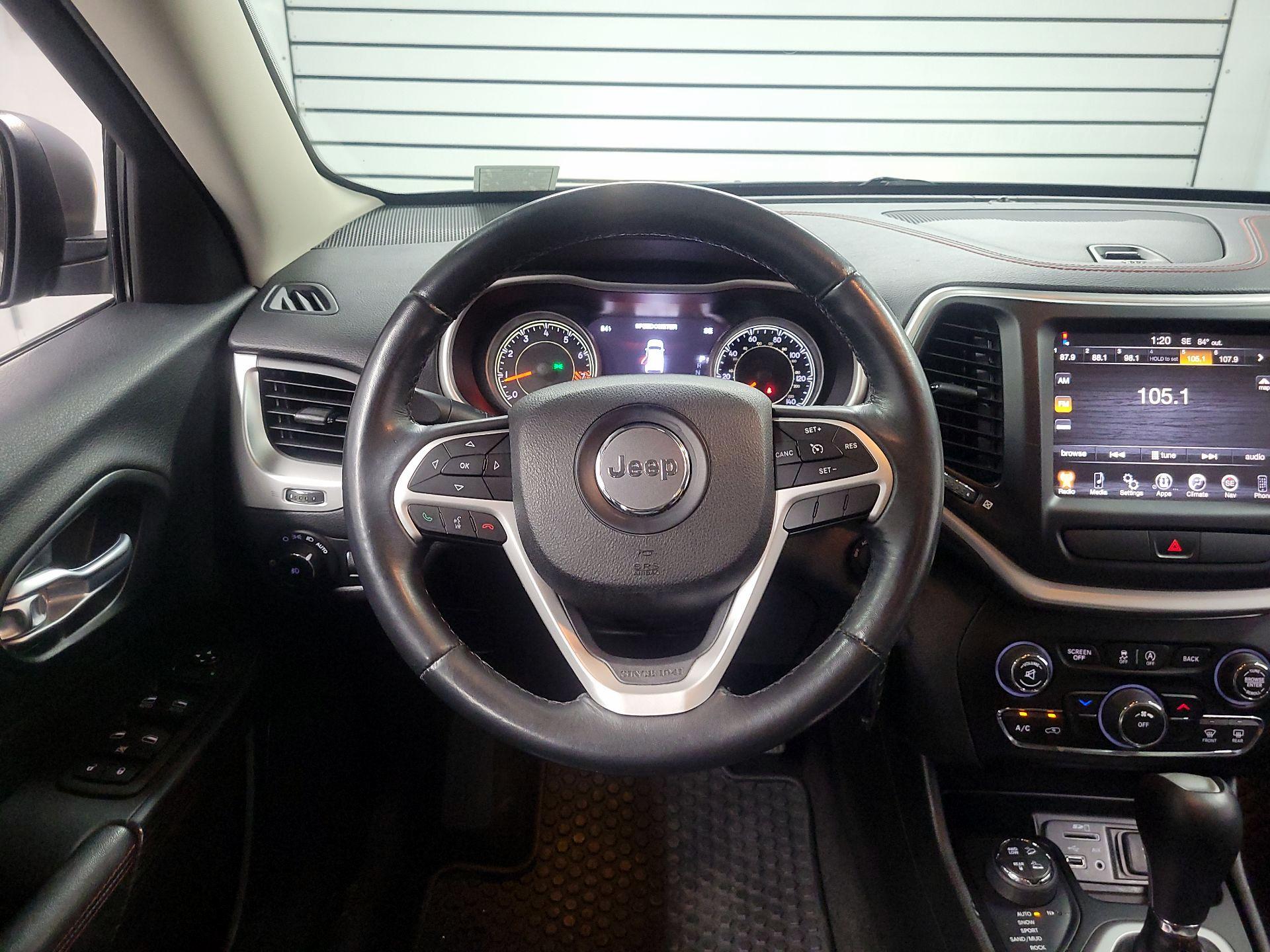 Thumbnail: 2015 Jeep Cherokee - 10