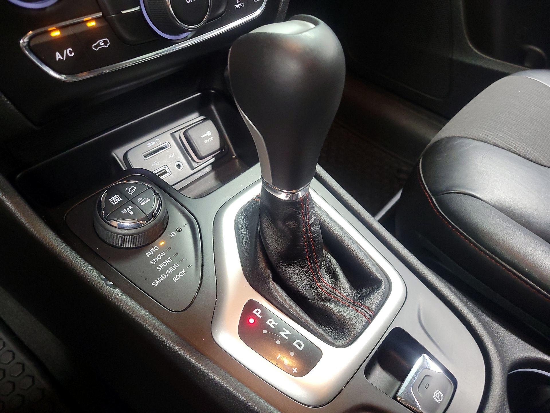 Thumbnail: 2015 Jeep Cherokee - 15