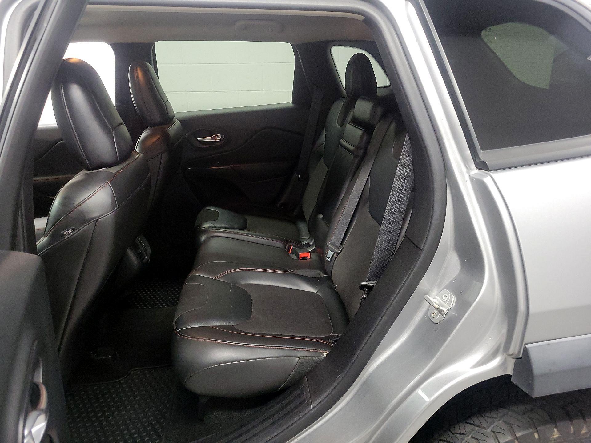 Thumbnail: 2015 Jeep Cherokee - 16