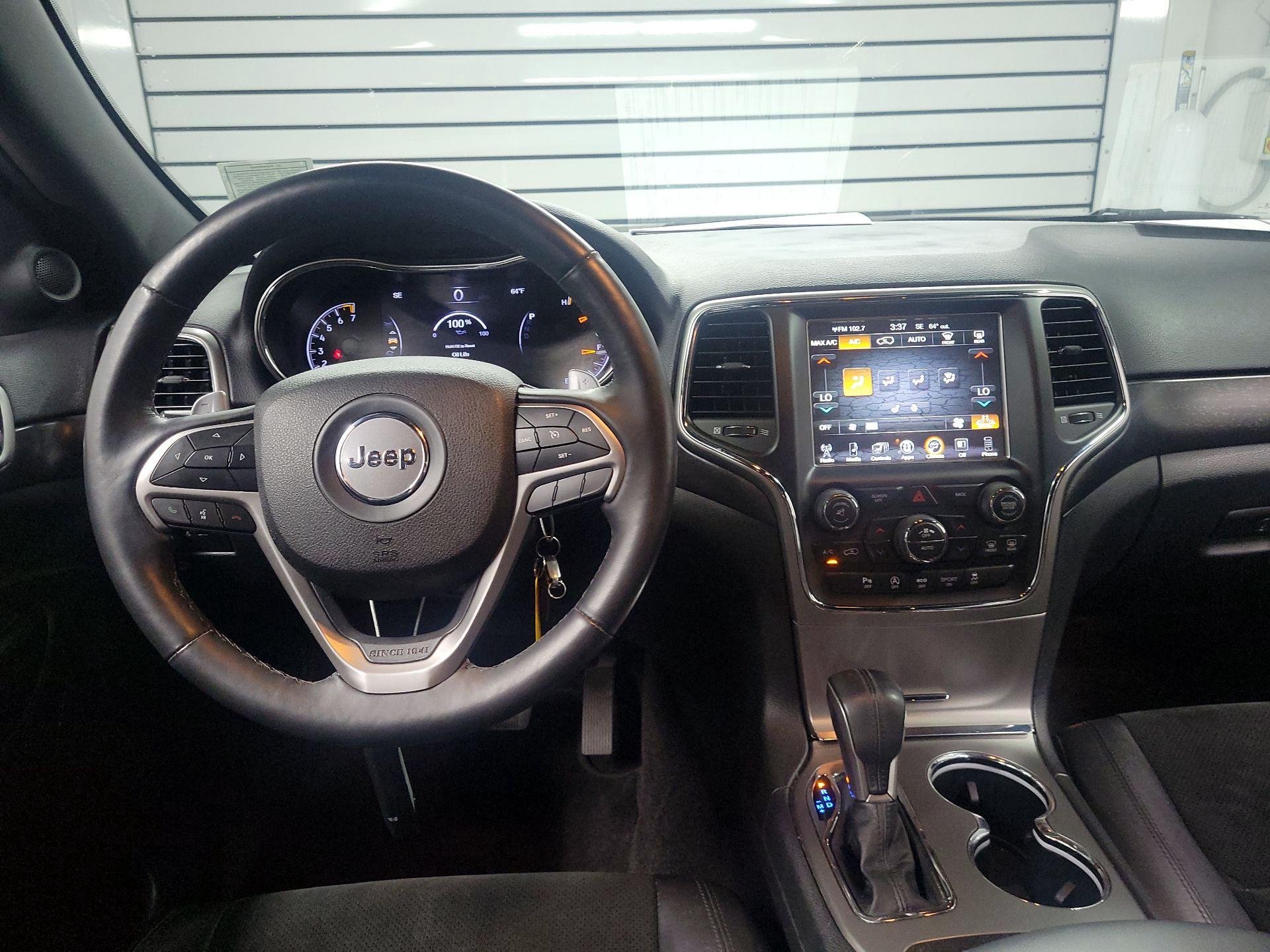 Thumbnail: 2017 Jeep Grand Cherokee - 9