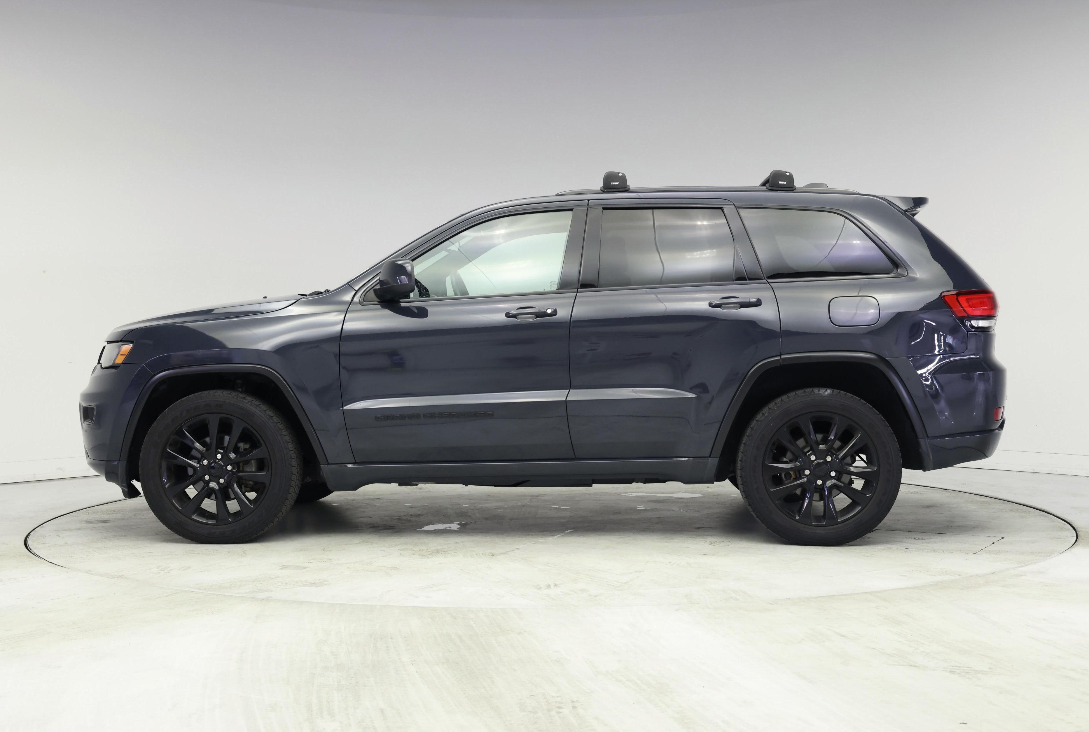 Thumbnail: 2017 Jeep Grand Cherokee - 3